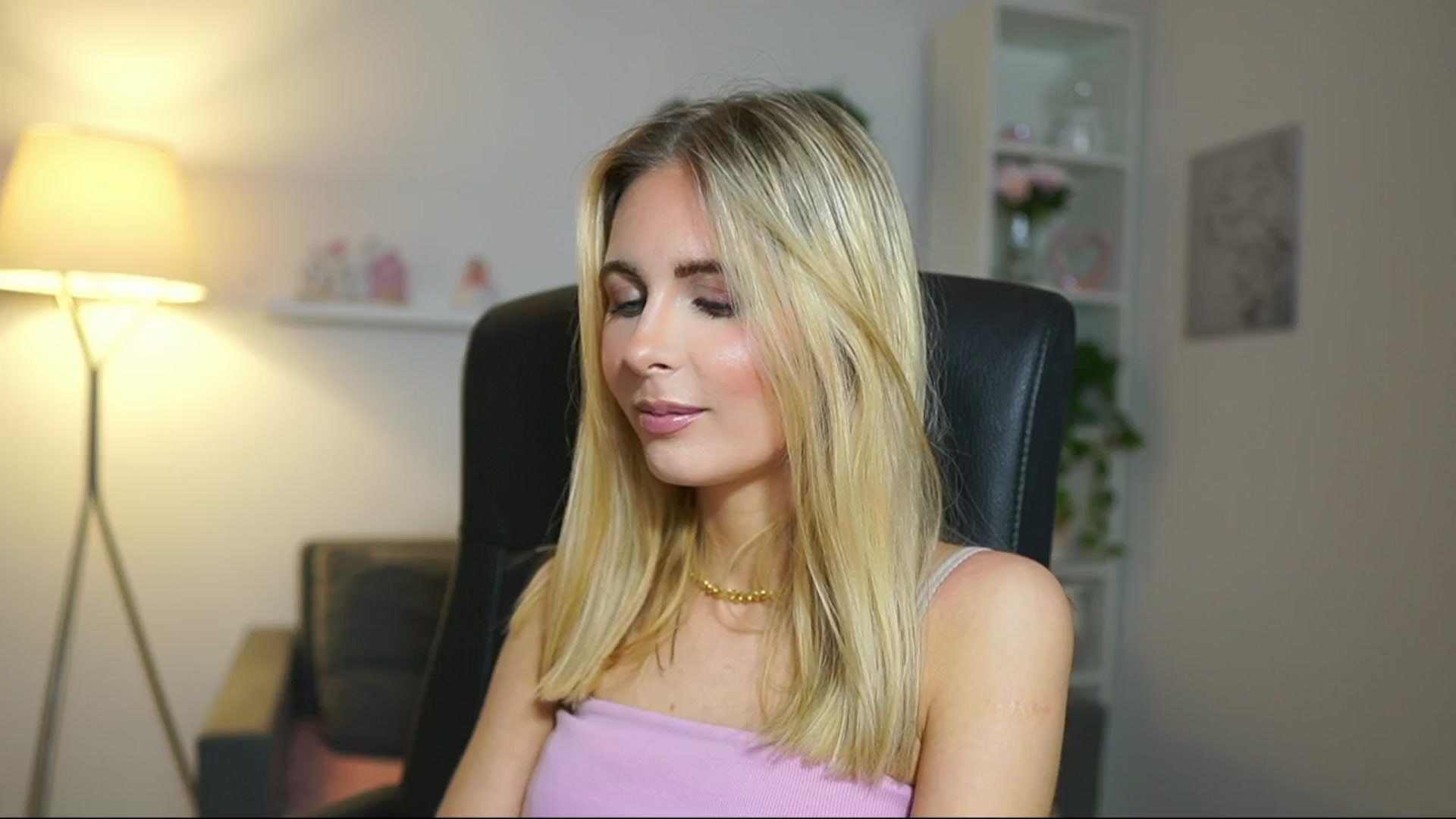 Gallery image thumbnail from Catecrago_'s myfreecams stream on, 04/18/2025, 11:54 image 16 of 20
