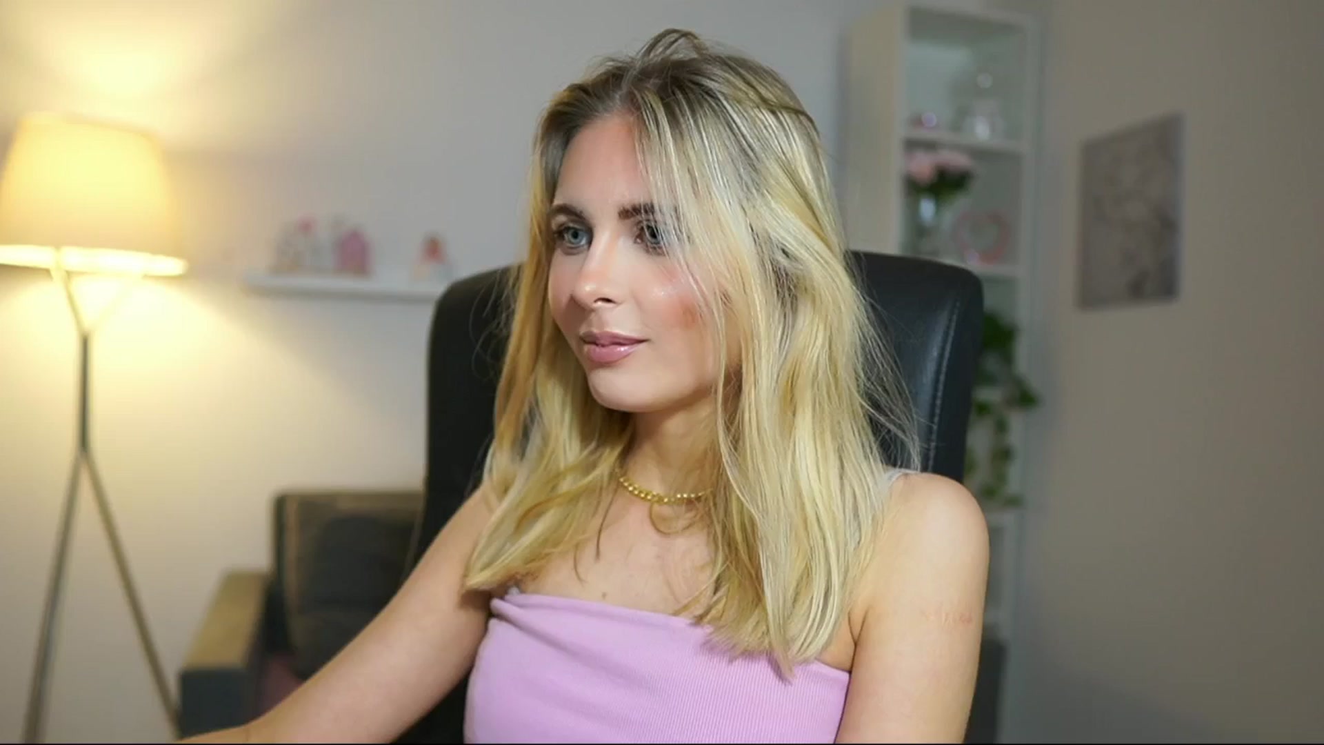Gallery image thumbnail from Catecrago_'s myfreecams stream on, 04/18/2025, 11:54 image 1 of 20