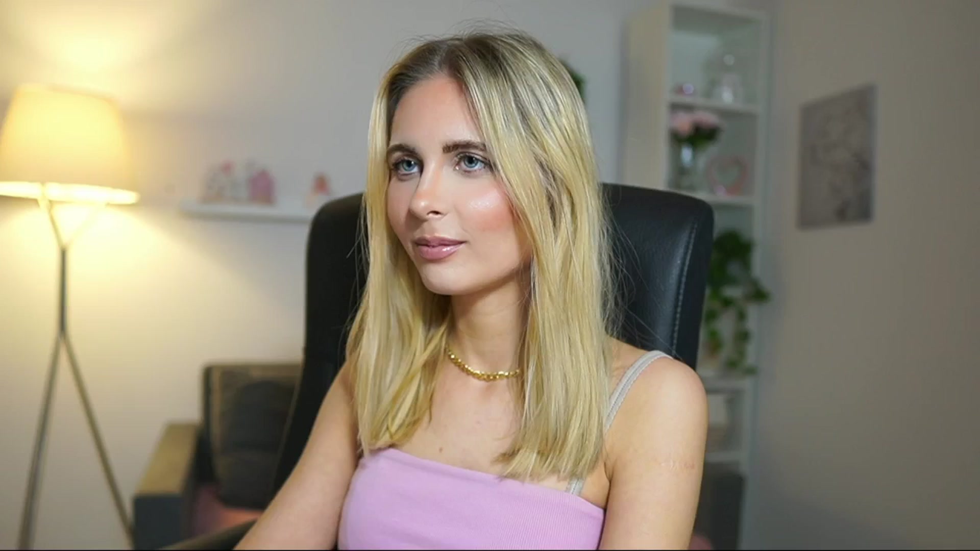 Gallery image thumbnail from Catecrago_'s myfreecams stream on, 04/18/2025, 11:54 image 20 of 20
