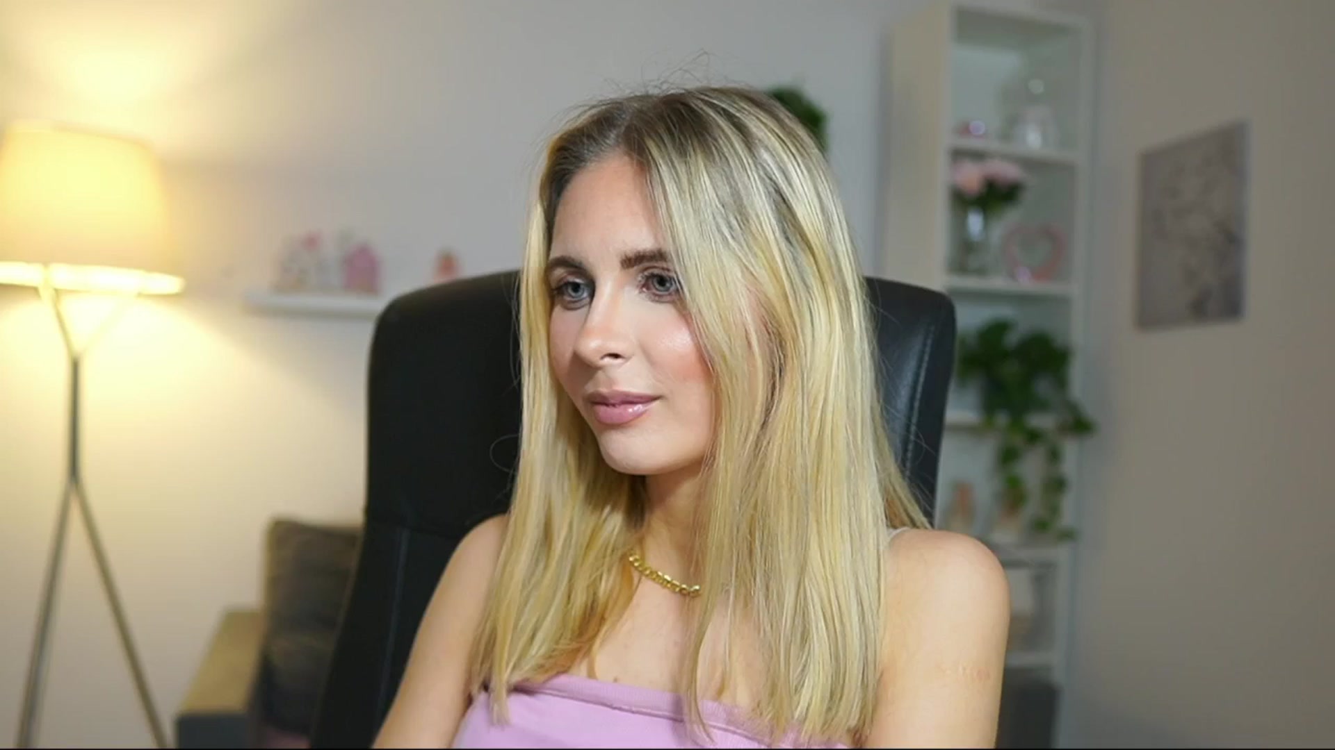 Gallery image thumbnail from Catecrago_'s myfreecams stream on, 04/18/2025, 12:47 image 15 of 20