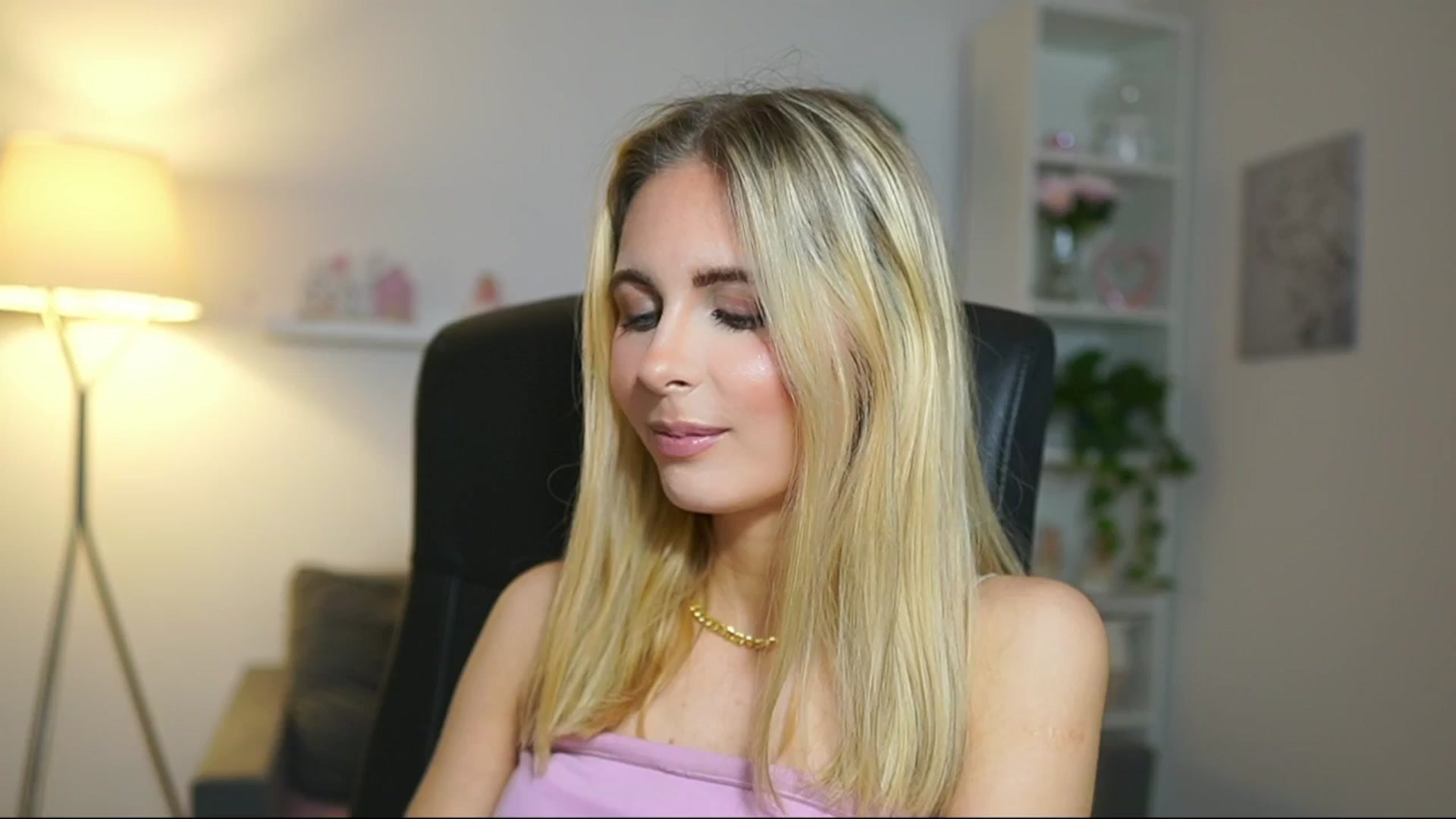 Gallery image thumbnail from Catecrago_'s myfreecams stream on, 04/18/2025, 12:47 image 4 of 20