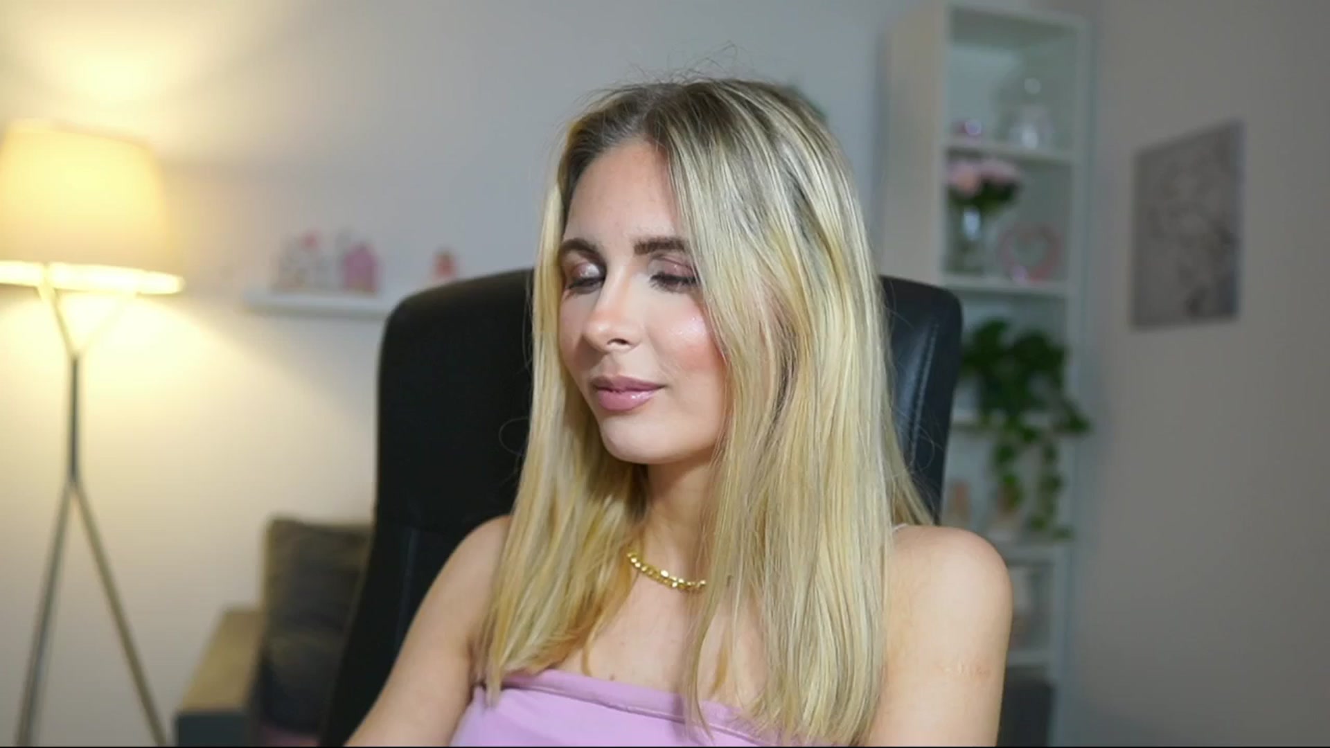 Gallery image thumbnail from Catecrago_'s myfreecams stream on, 04/18/2025, 12:47 image 5 of 20