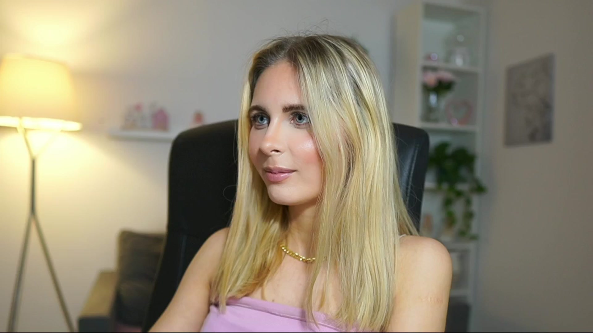 Gallery image thumbnail from Catecrago_'s myfreecams stream on, 04/18/2025, 12:47 image 7 of 20