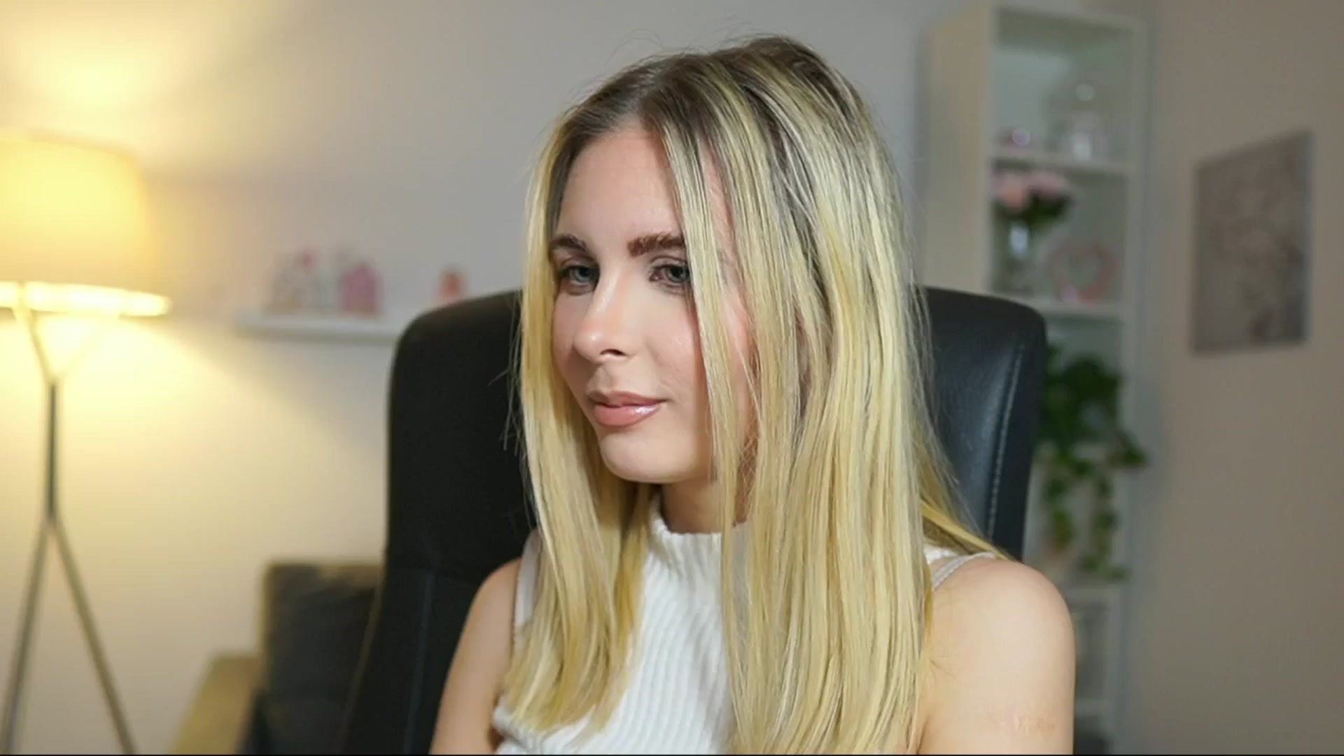 Gallery image thumbnail from Catecrago_'s myfreecams stream on, 04/22/2025, 08:46 image 19 of 20