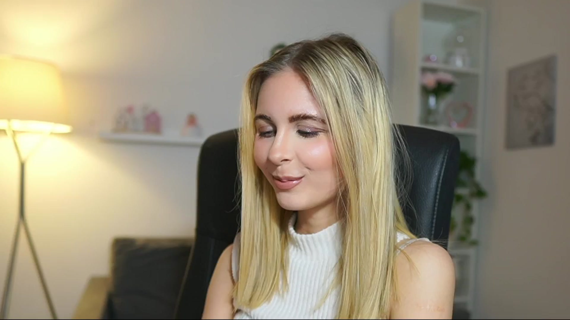 Gallery image thumbnail from Catecrago_'s myfreecams stream on, 04/22/2025, 09:04 image 19 of 20