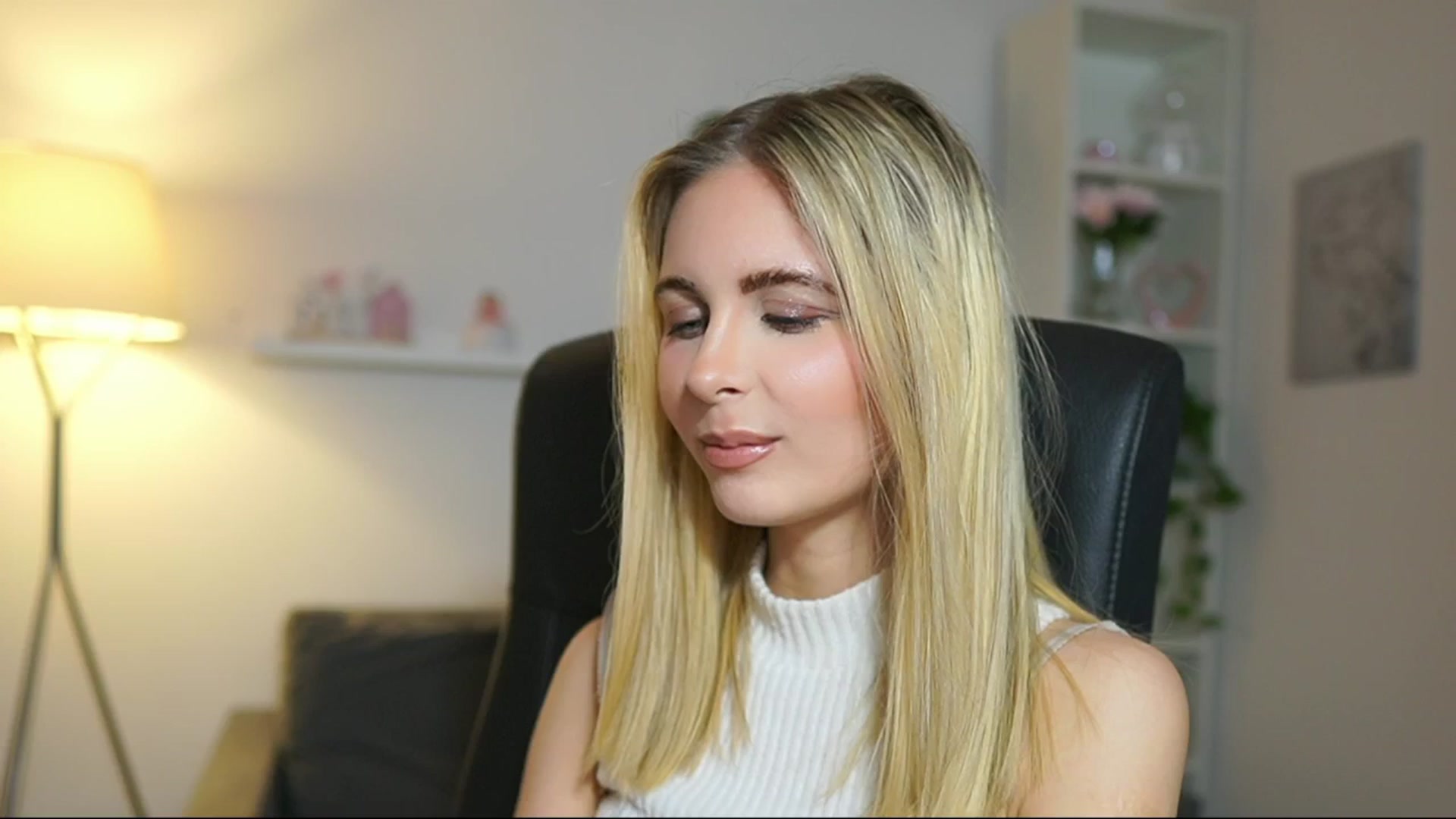 Gallery image thumbnail from Catecrago_'s myfreecams stream on, 04/22/2025, 09:04 image 8 of 20