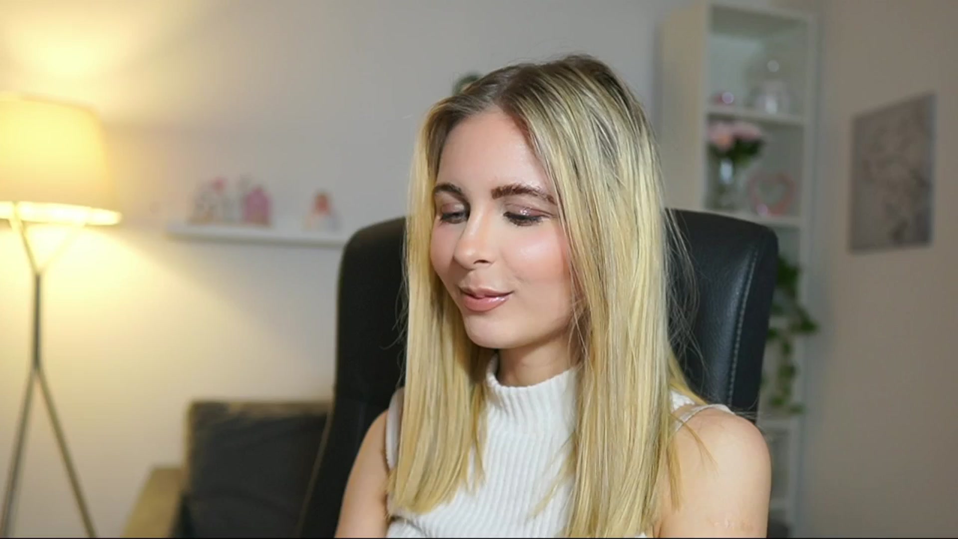 Gallery image thumbnail from Catecrago_'s myfreecams stream on, 04/22/2025, 09:04 image 18 of 20