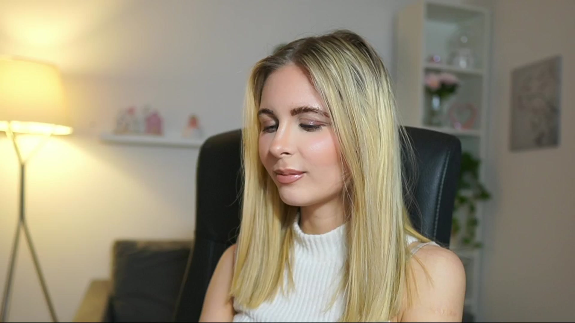 Gallery image thumbnail from Catecrago_'s myfreecams stream on, 04/22/2025, 09:04 image 1 of 20