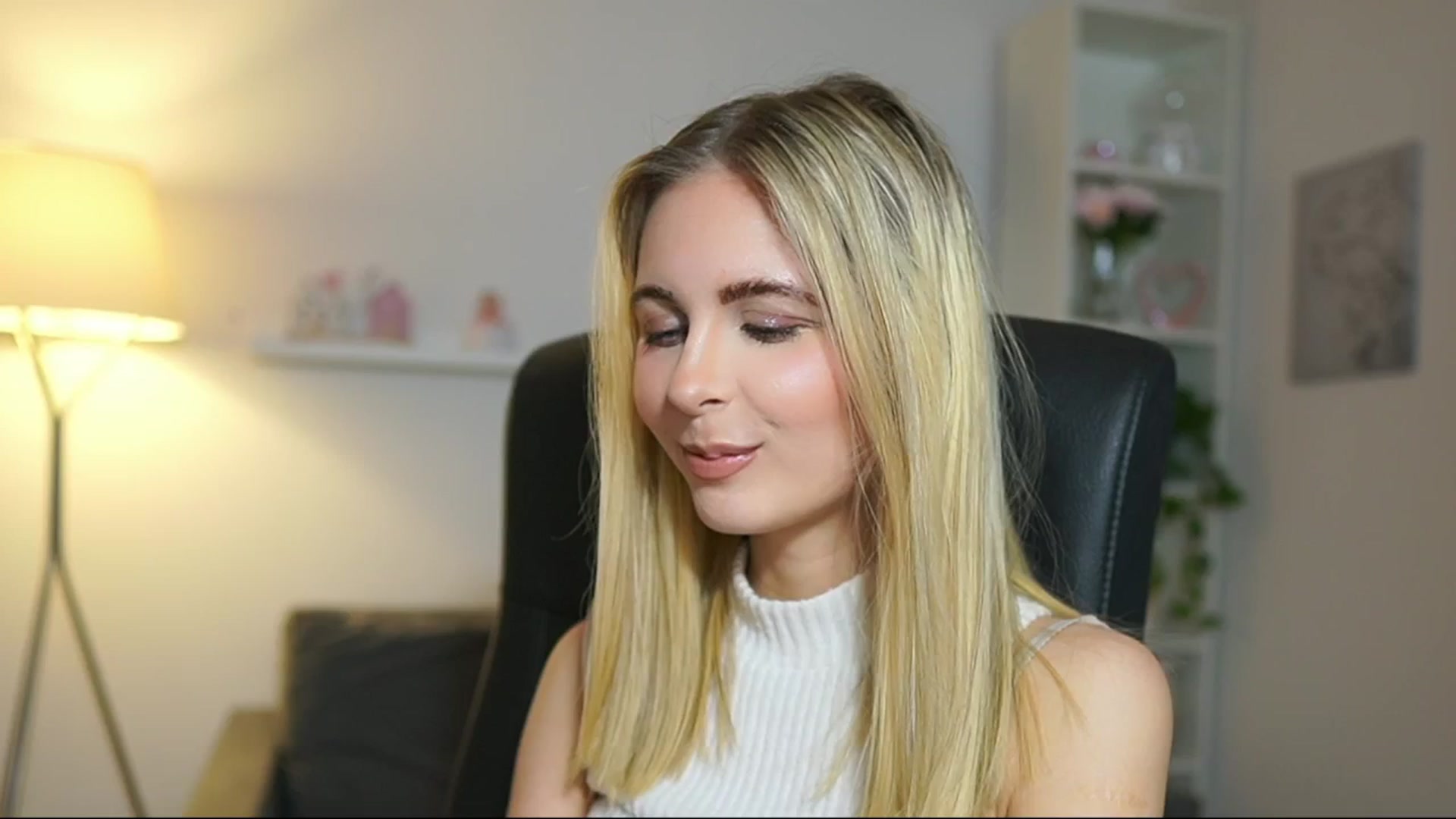Gallery image thumbnail from Catecrago_'s myfreecams stream on, 04/22/2025, 09:04 image 7 of 20