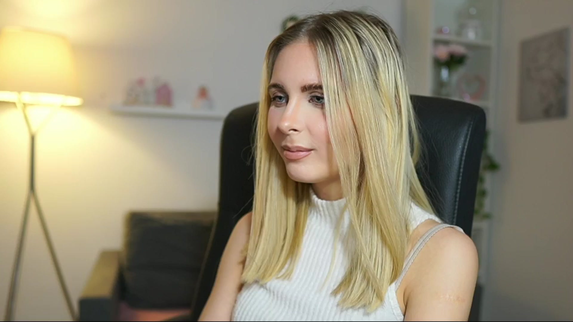 Gallery image thumbnail from Catecrago_'s myfreecams stream on, 04/22/2025, 11:37 image 18 of 20
