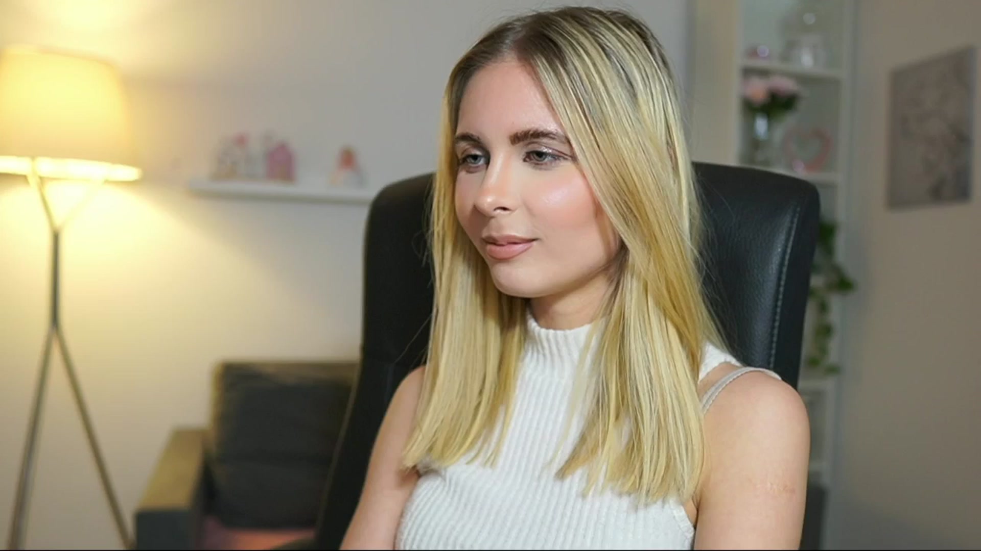Gallery image thumbnail from Catecrago_'s myfreecams stream on, 04/22/2025, 11:37 image 6 of 20
