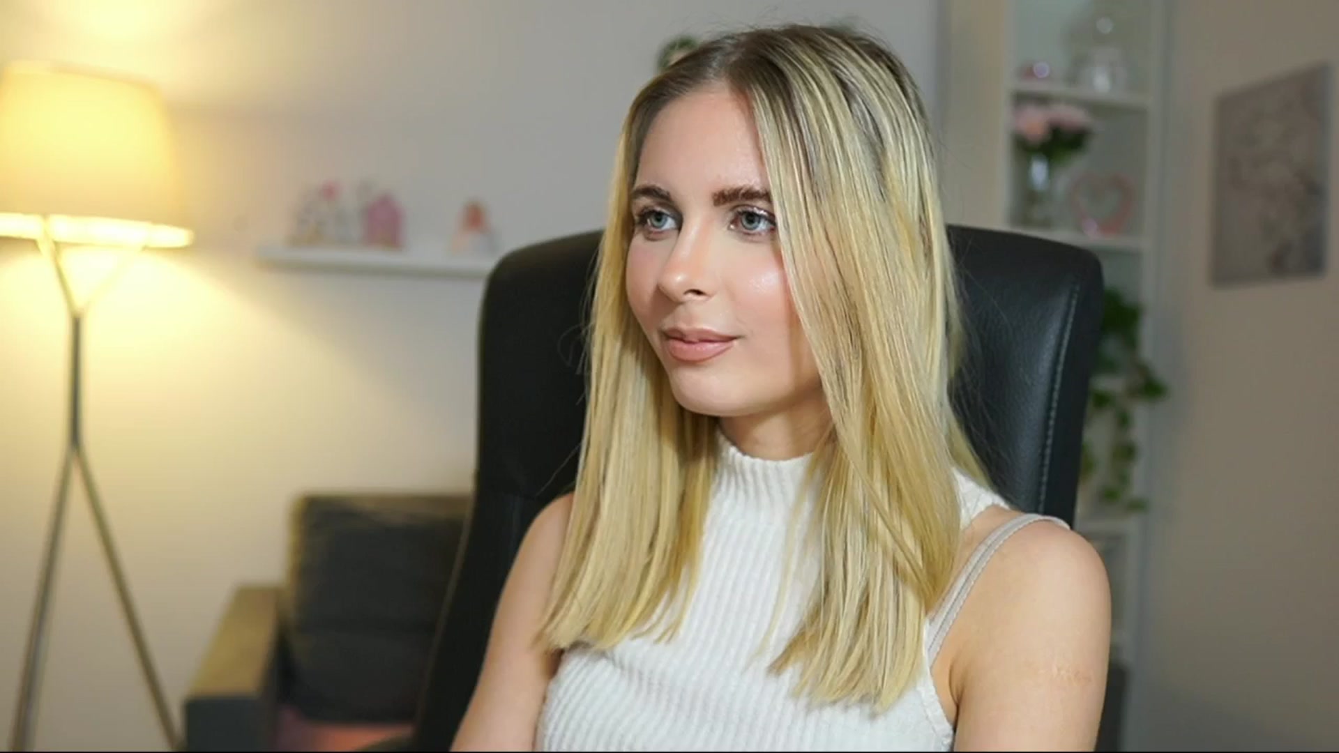 Gallery image thumbnail from Catecrago_'s myfreecams stream on, 04/22/2025, 11:37 image 11 of 20