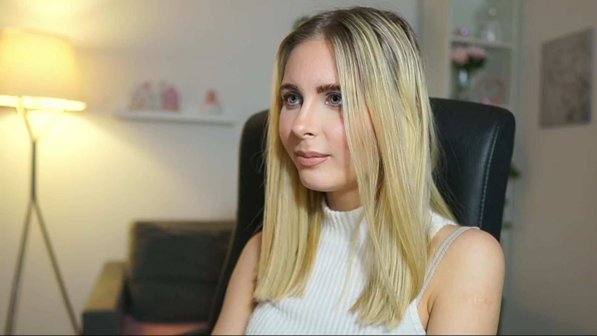 Gallery image thumbnail from Catecrago_'s myfreecams stream on, 04/22/2025, 11:37 image 19 of 20