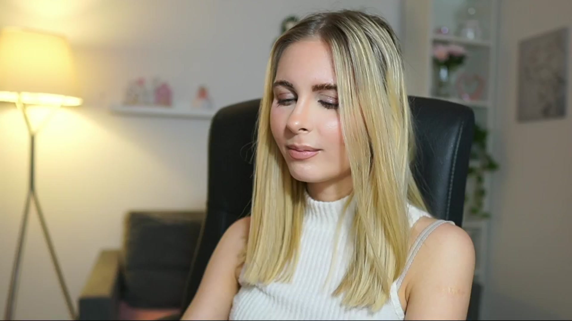 Gallery image thumbnail from Catecrago_'s myfreecams stream on, 04/22/2025, 11:37 image 17 of 20