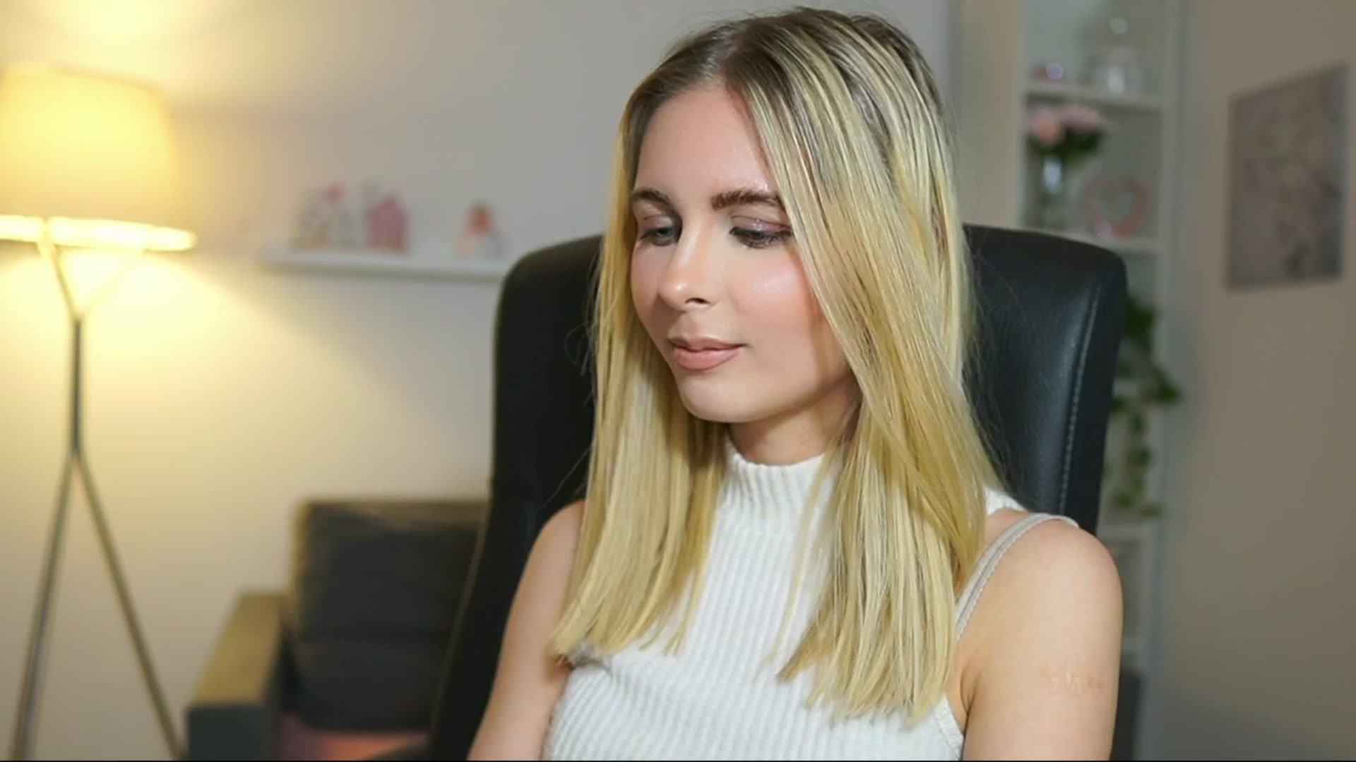 Gallery image thumbnail from Catecrago_'s myfreecams stream on, 04/22/2025, 11:37 image 8 of 20