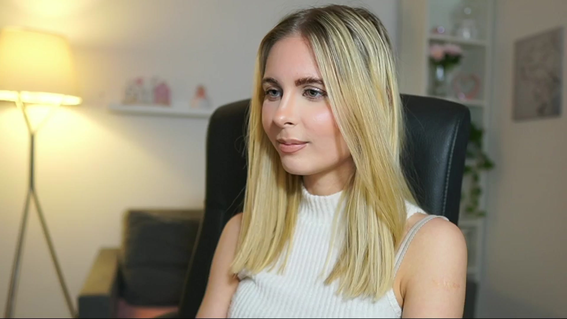 Gallery image thumbnail from Catecrago_'s myfreecams stream on, 04/22/2025, 11:37 image 9 of 20