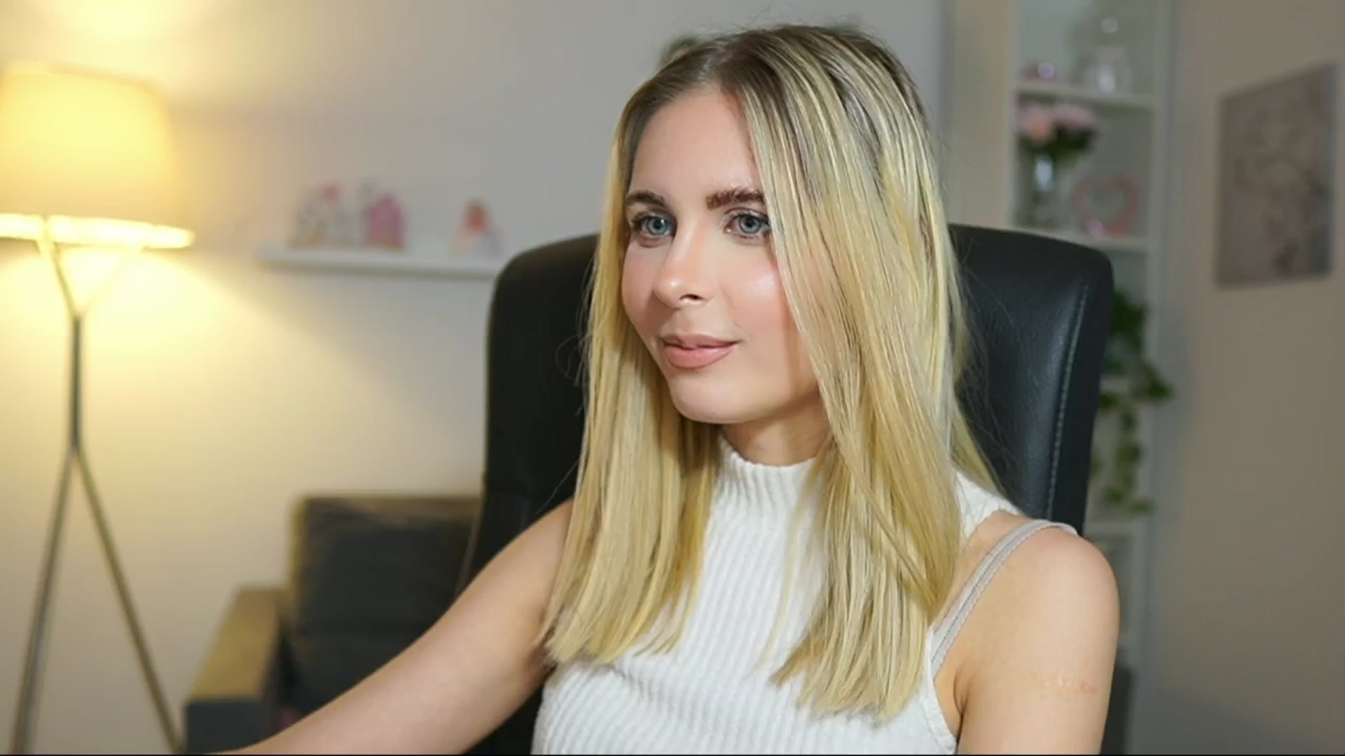 Gallery image thumbnail from Catecrago_'s myfreecams stream on, 04/22/2025, 11:37 image 12 of 20
