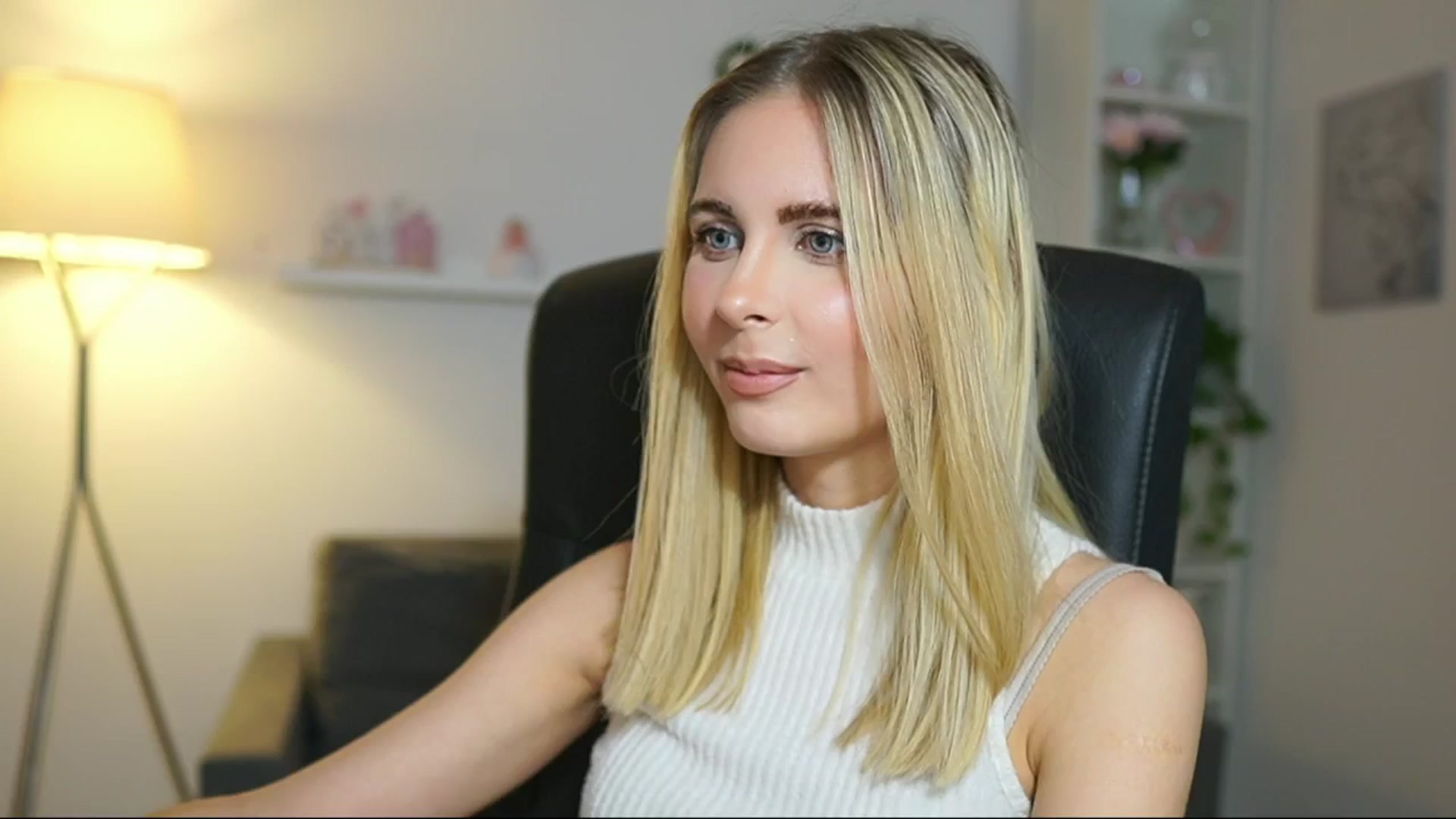 Gallery image thumbnail from Catecrago_'s myfreecams stream on, 04/22/2025, 11:37 image 14 of 20
