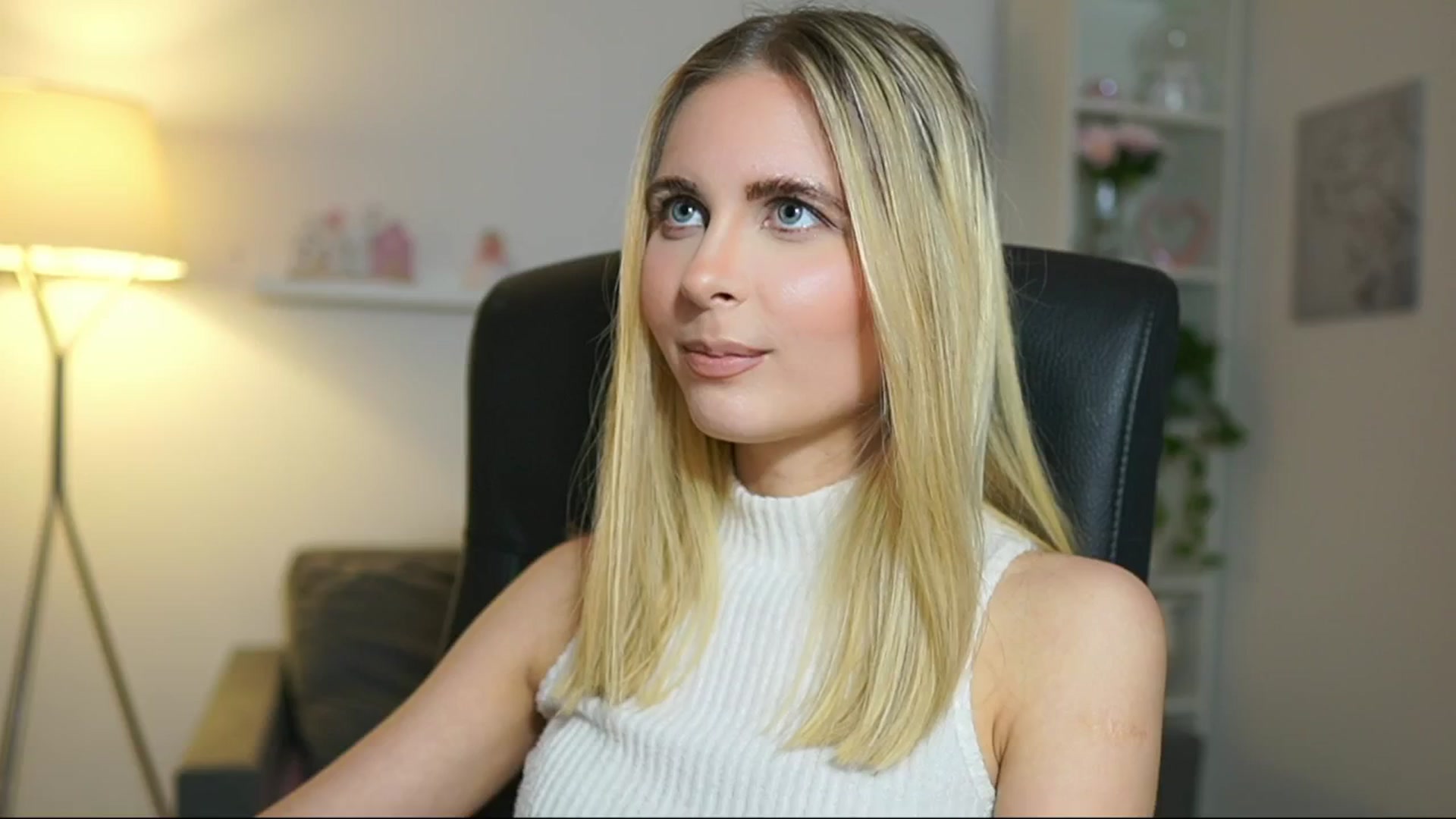 Gallery image thumbnail from Catecrago_'s myfreecams stream on, 04/22/2025, 12:29 image 18 of 20