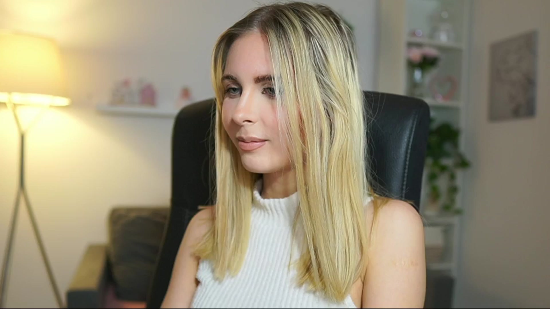 Gallery image thumbnail from Catecrago_'s myfreecams stream on, 04/22/2025, 12:29 image 2 of 20