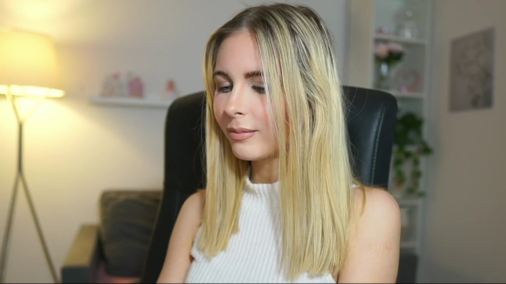 Gallery image thumbnail from Catecrago_'s myfreecams stream on, 04/22/2025, 12:29 image 5 of 20