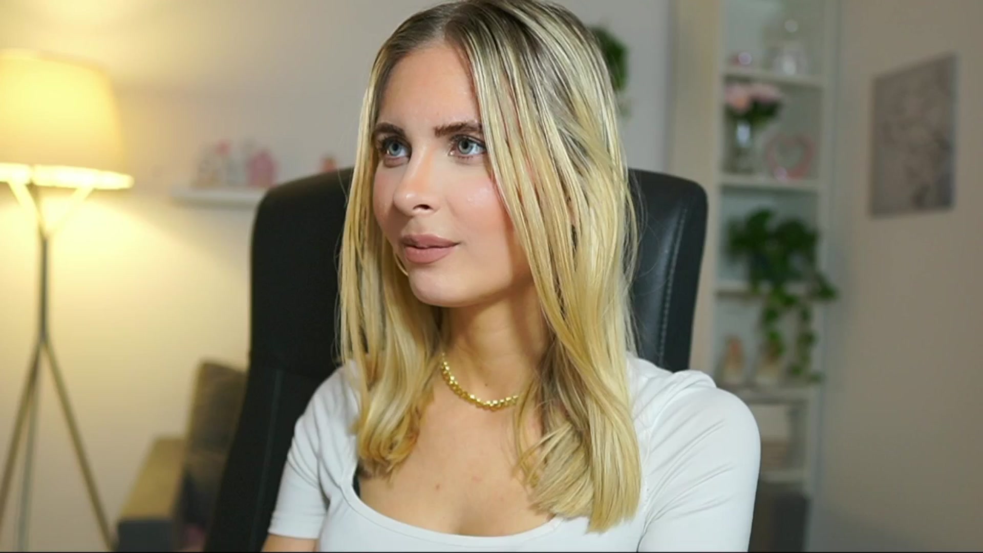Gallery image thumbnail from Catecrago_'s myfreecams stream on, 04/24/2025, 13:35 image 3 of 20