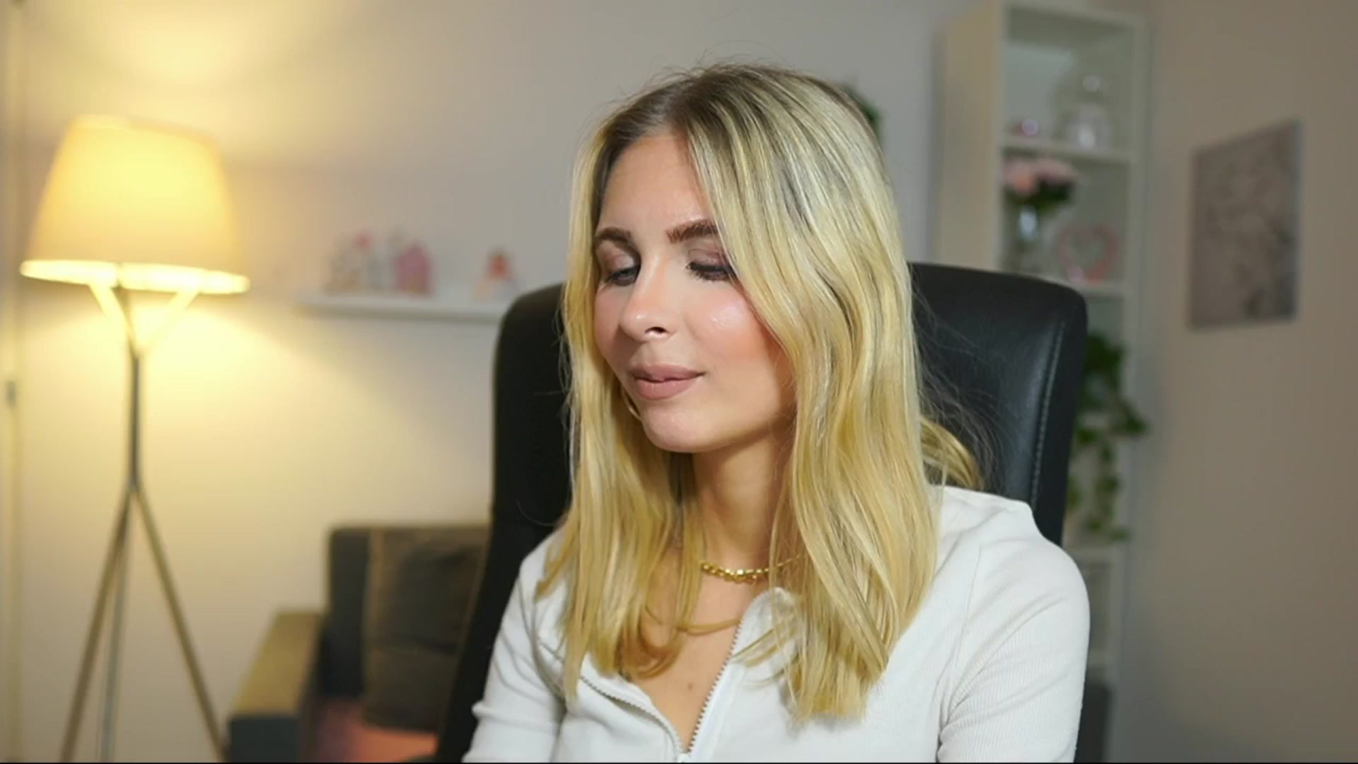 Gallery image thumbnail from Catecrago_'s myfreecams stream on, 04/25/2025, 13:20 image 14 of 20