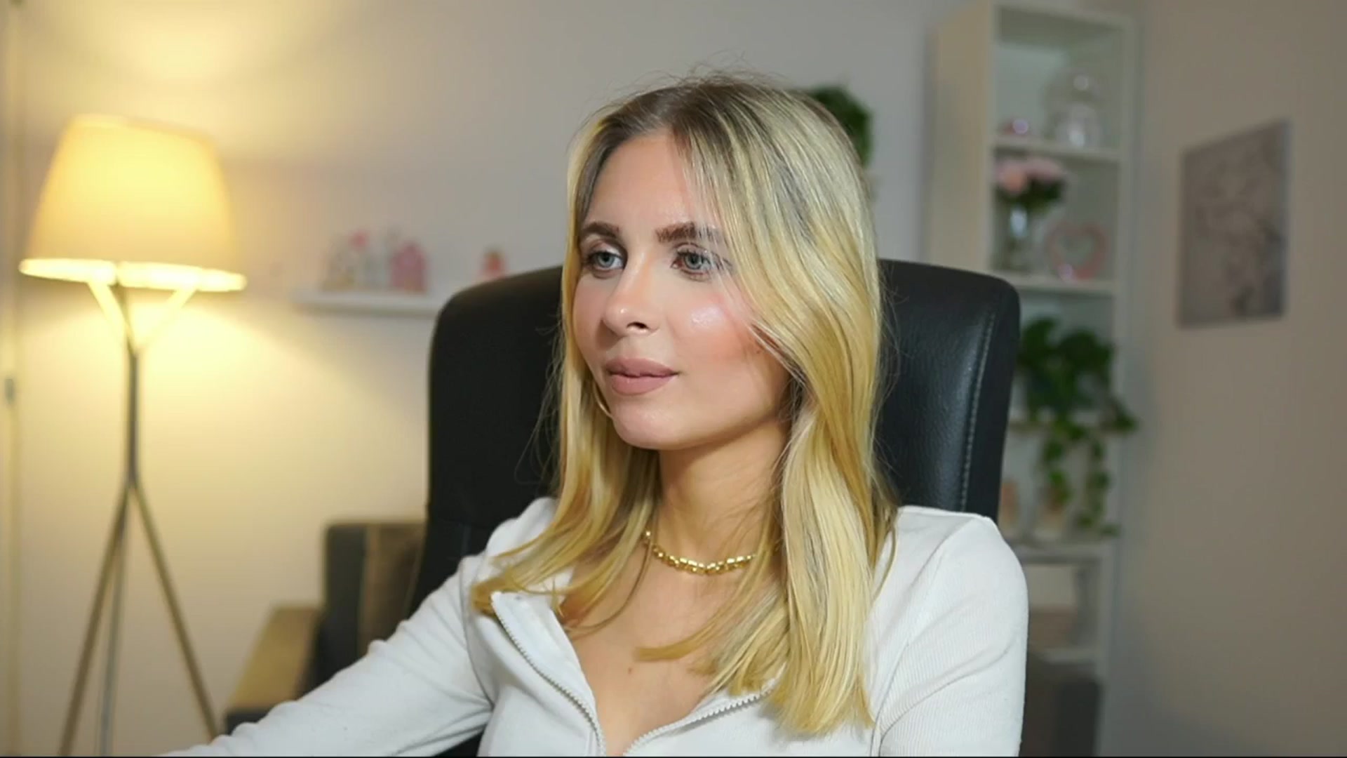 Gallery image thumbnail from Catecrago_'s myfreecams stream on, 04/25/2025, 14:10 image 12 of 20