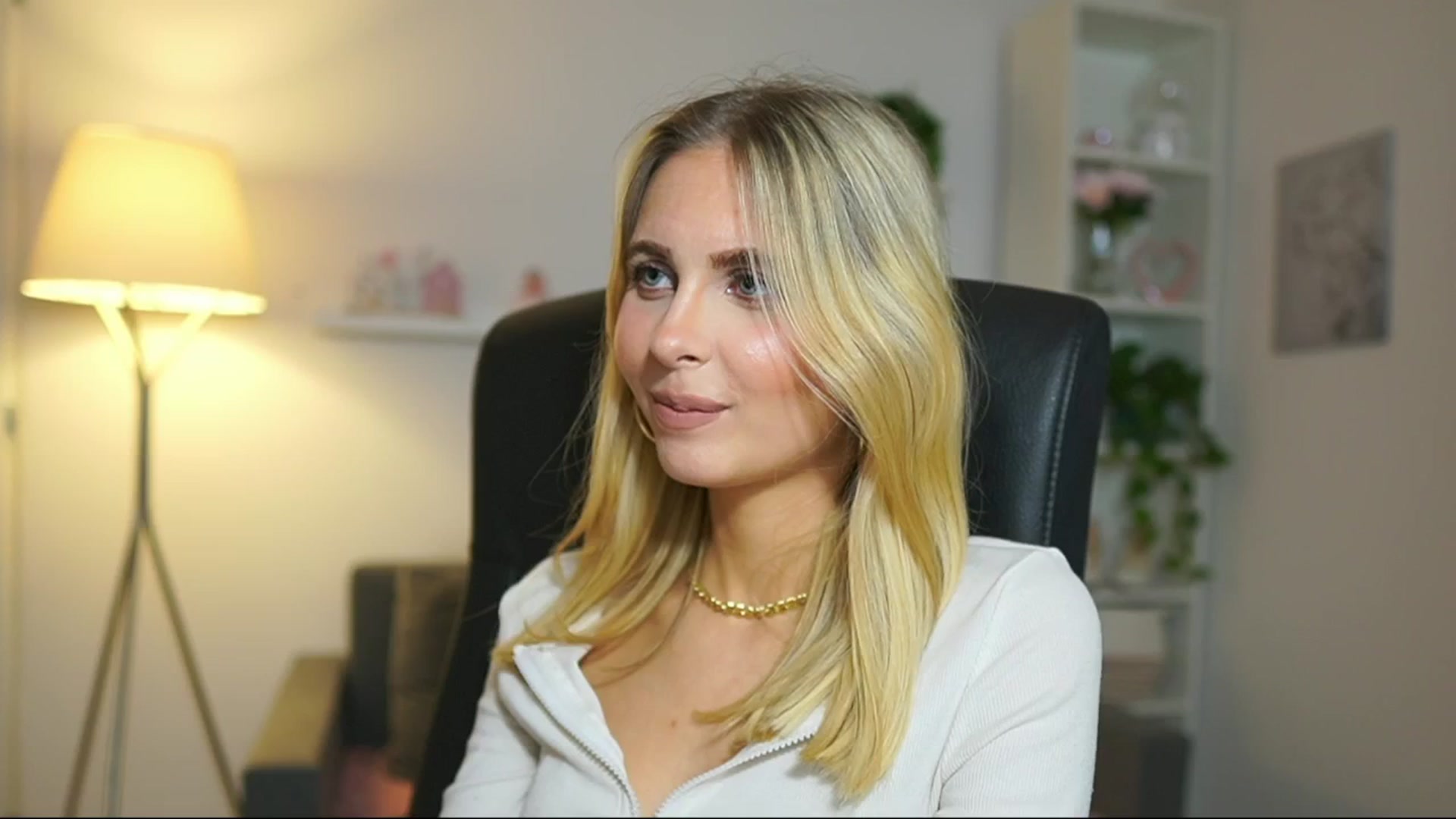 Gallery image thumbnail from Catecrago_'s myfreecams stream on, 04/25/2025, 14:10 image 9 of 20