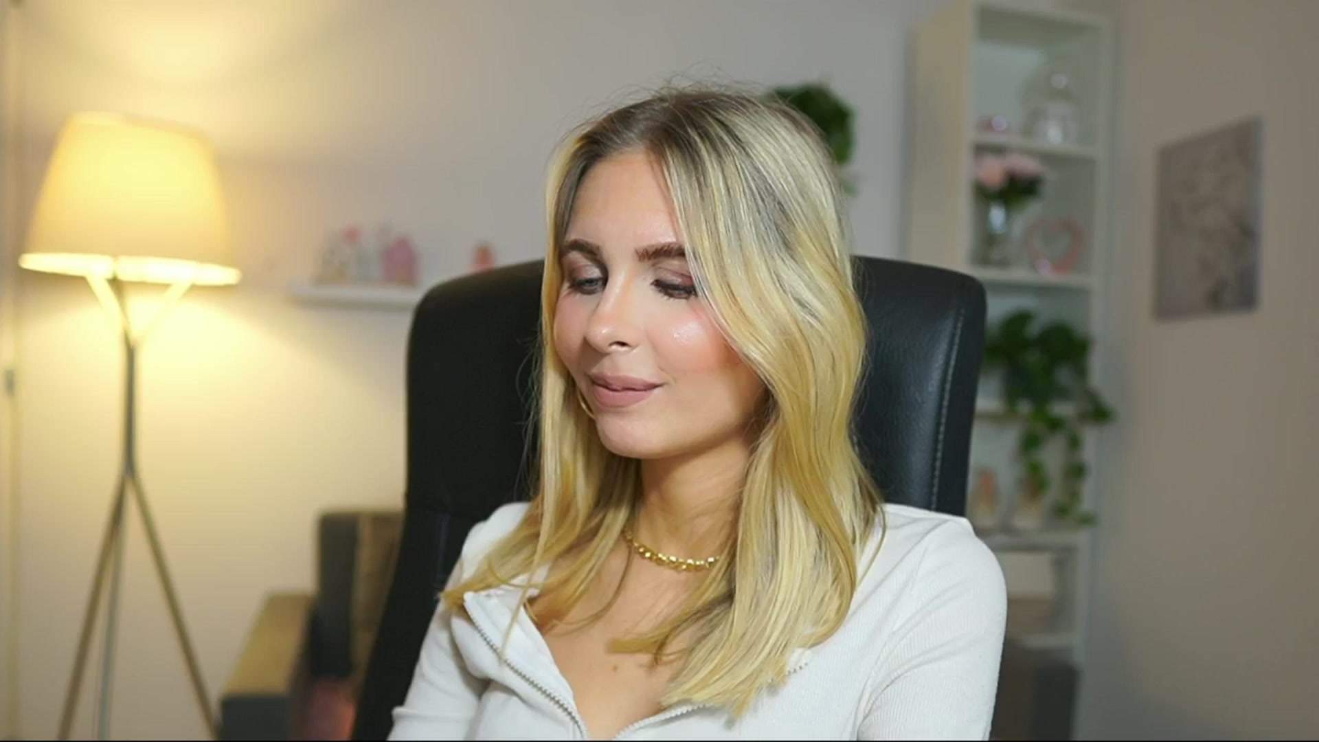 Gallery image thumbnail from Catecrago_'s myfreecams stream on, 04/25/2025, 14:10 image 15 of 20