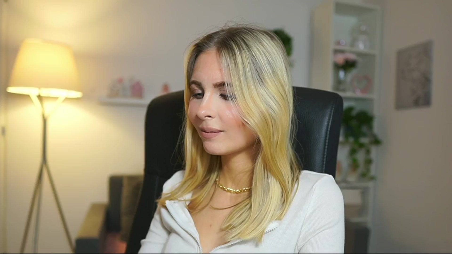 Gallery image thumbnail from Catecrago_'s myfreecams stream on, 04/25/2025, 14:10 image 13 of 20