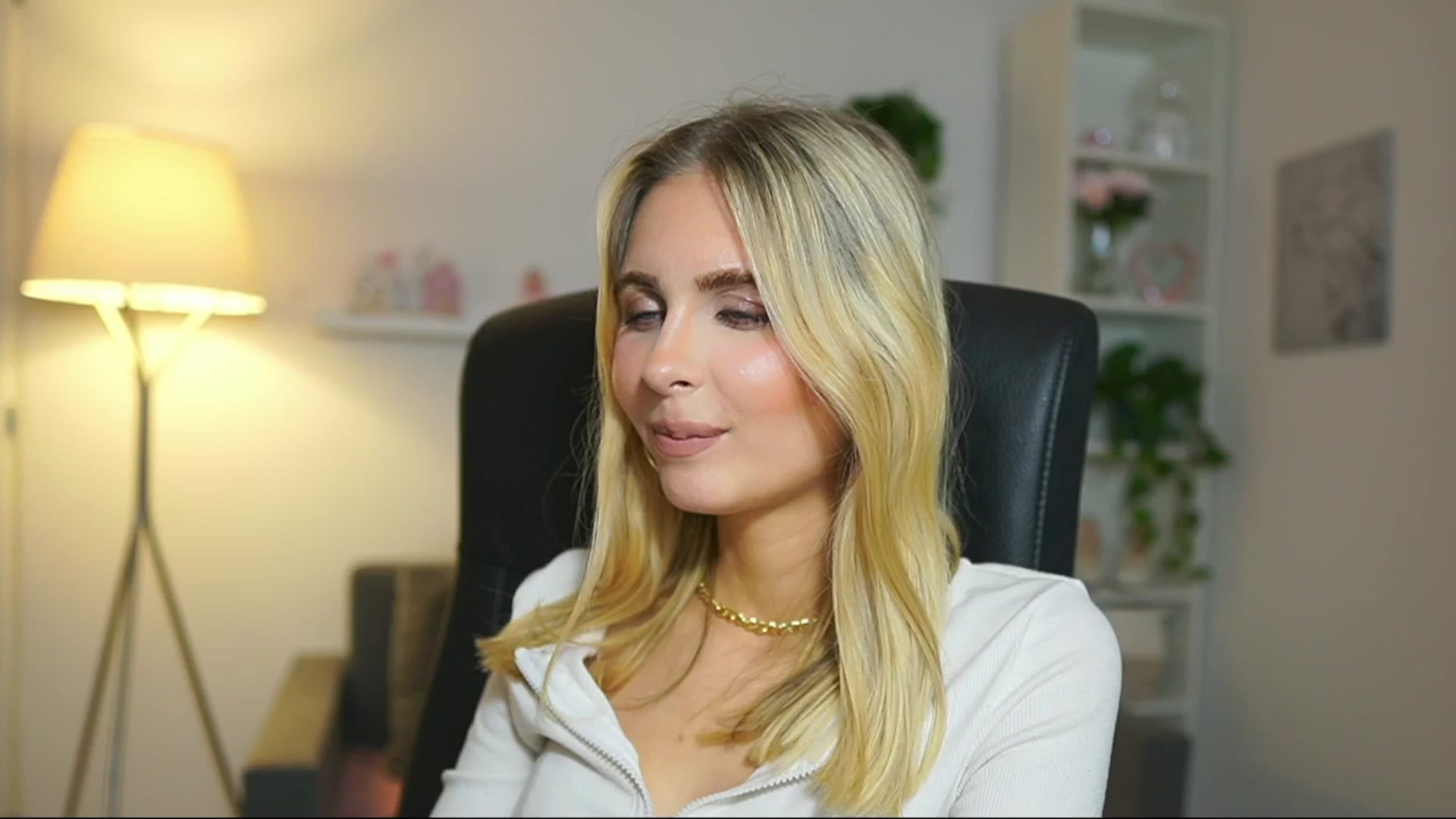Gallery image thumbnail from Catecrago_'s myfreecams stream on, 04/25/2025, 14:10 image 17 of 20