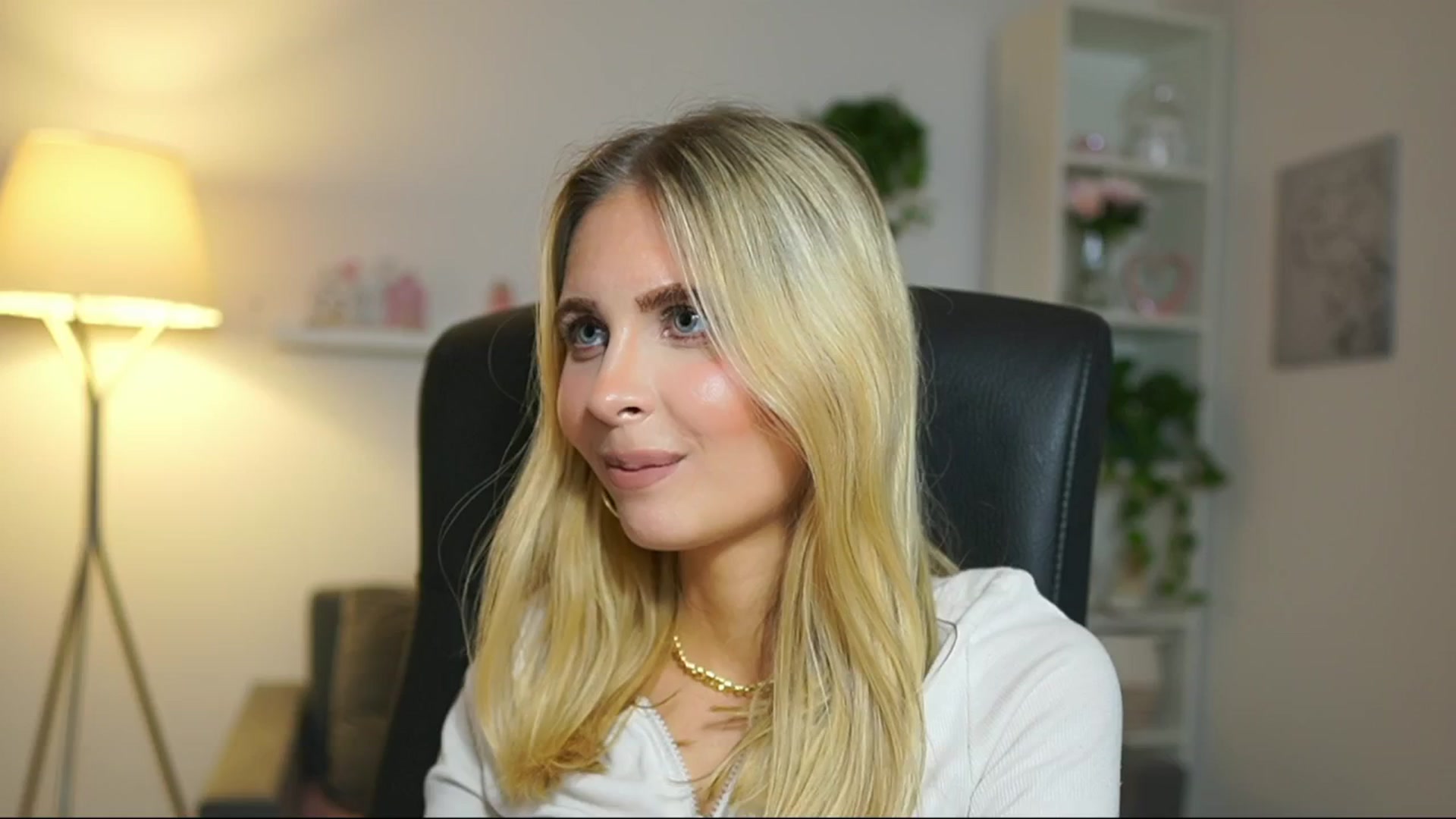Gallery image thumbnail from Catecrago_'s myfreecams stream on, 04/25/2025, 16:36 image 7 of 20