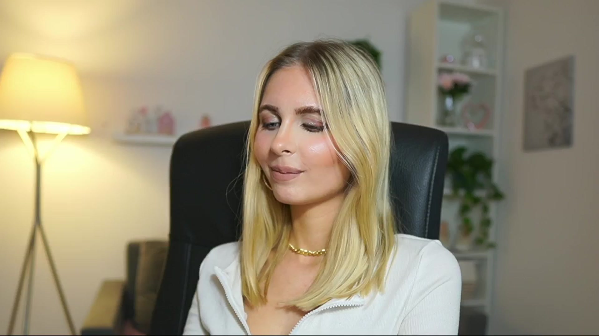 Gallery image thumbnail from Catecrago_'s myfreecams stream on, 04/25/2025, 17:54 image 17 of 20