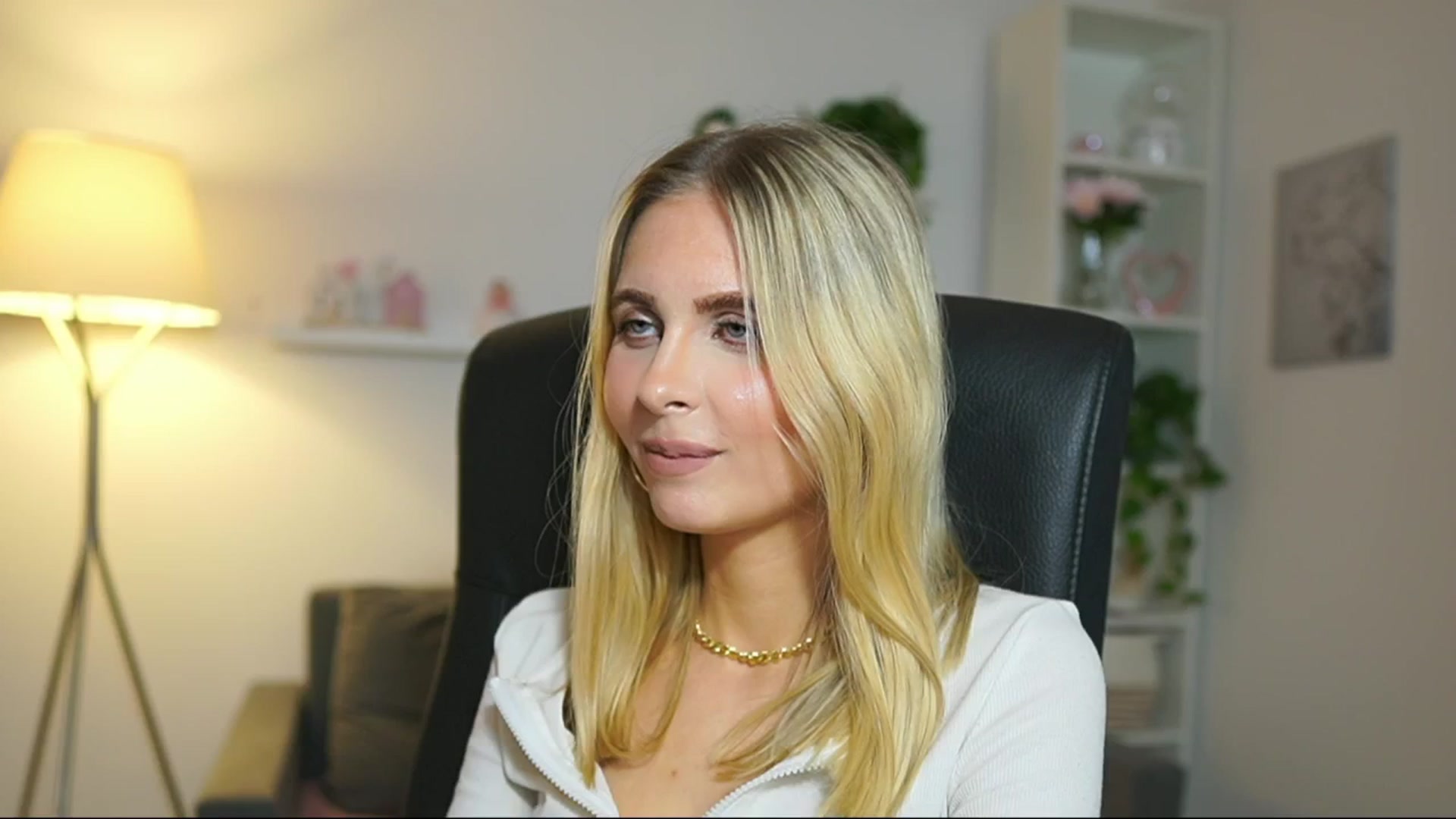 Gallery image thumbnail from Catecrago_'s myfreecams stream on, 04/25/2025, 17:54 image 14 of 20