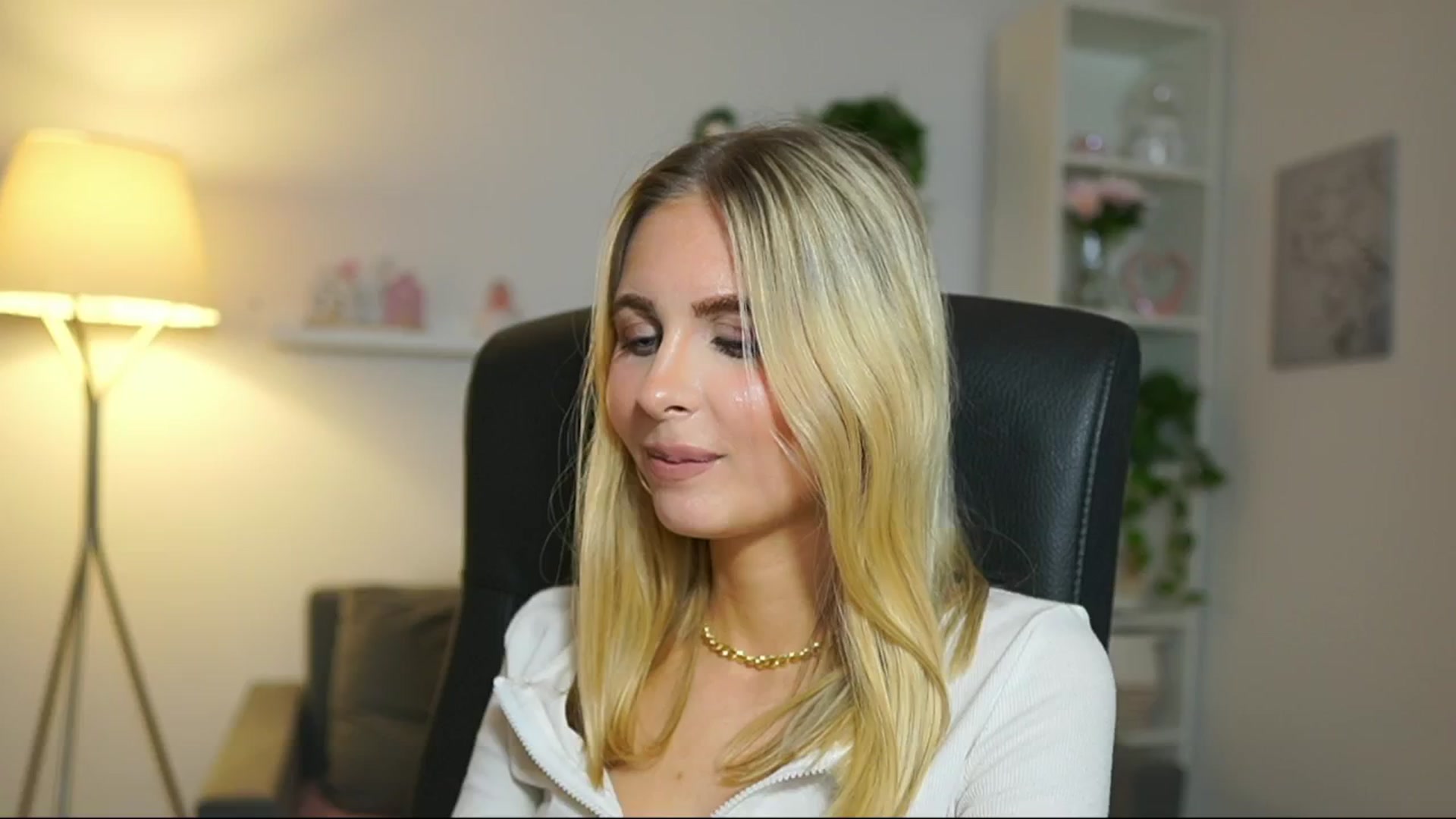 Gallery image thumbnail from Catecrago_'s myfreecams stream on, 04/25/2025, 17:54 image 15 of 20