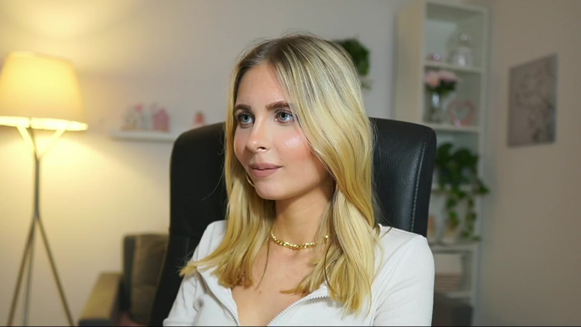 Gallery image thumbnail from Catecrago_'s myfreecams stream on, 04/25/2025, 17:54 image 1 of 20