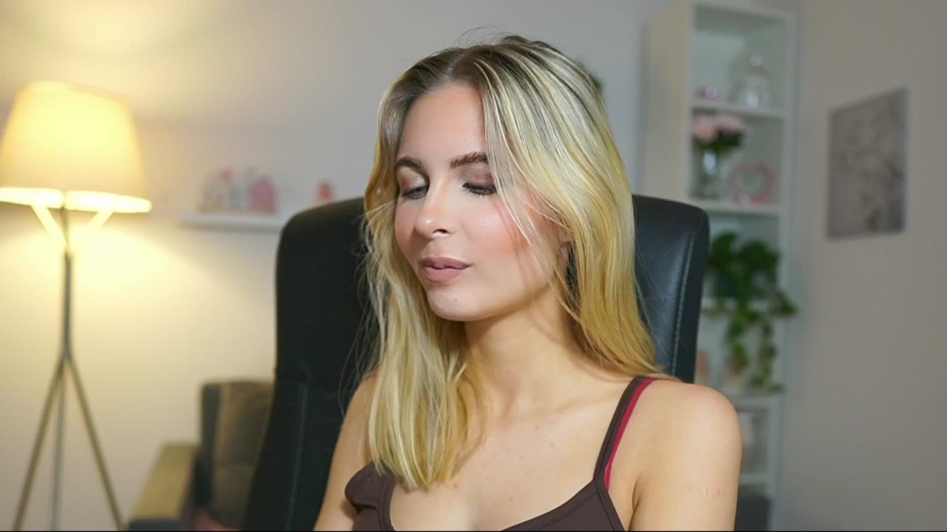 Gallery image thumbnail from Catecrago_'s myfreecams stream on, 04/26/2025, 08:39 image 3 of 20