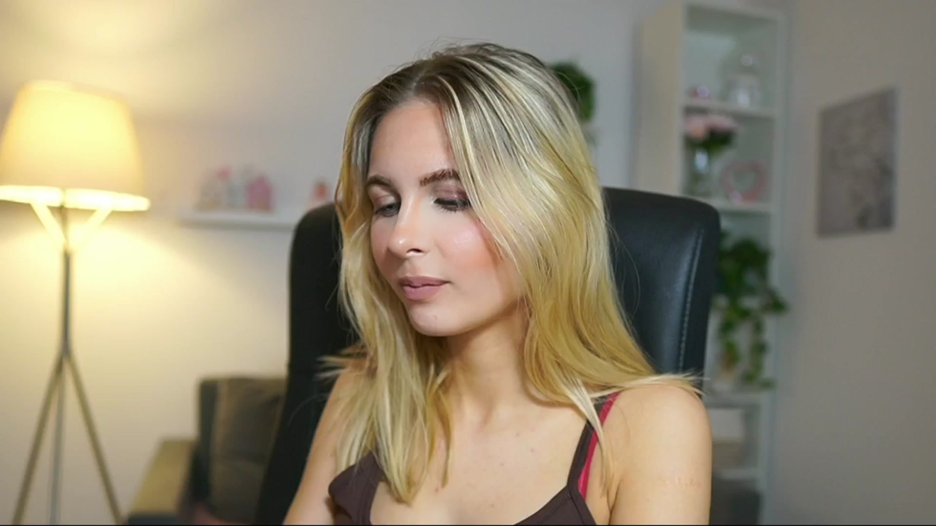 Gallery image thumbnail from Catecrago_'s myfreecams stream on, 04/26/2025, 08:39 image 11 of 20