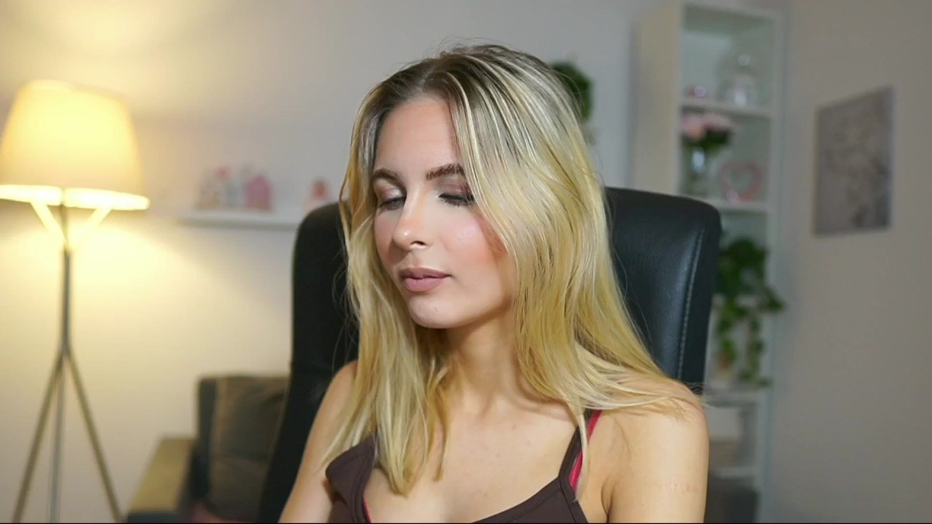 Gallery image thumbnail from Catecrago_'s myfreecams stream on, 04/26/2025, 08:39 image 16 of 20