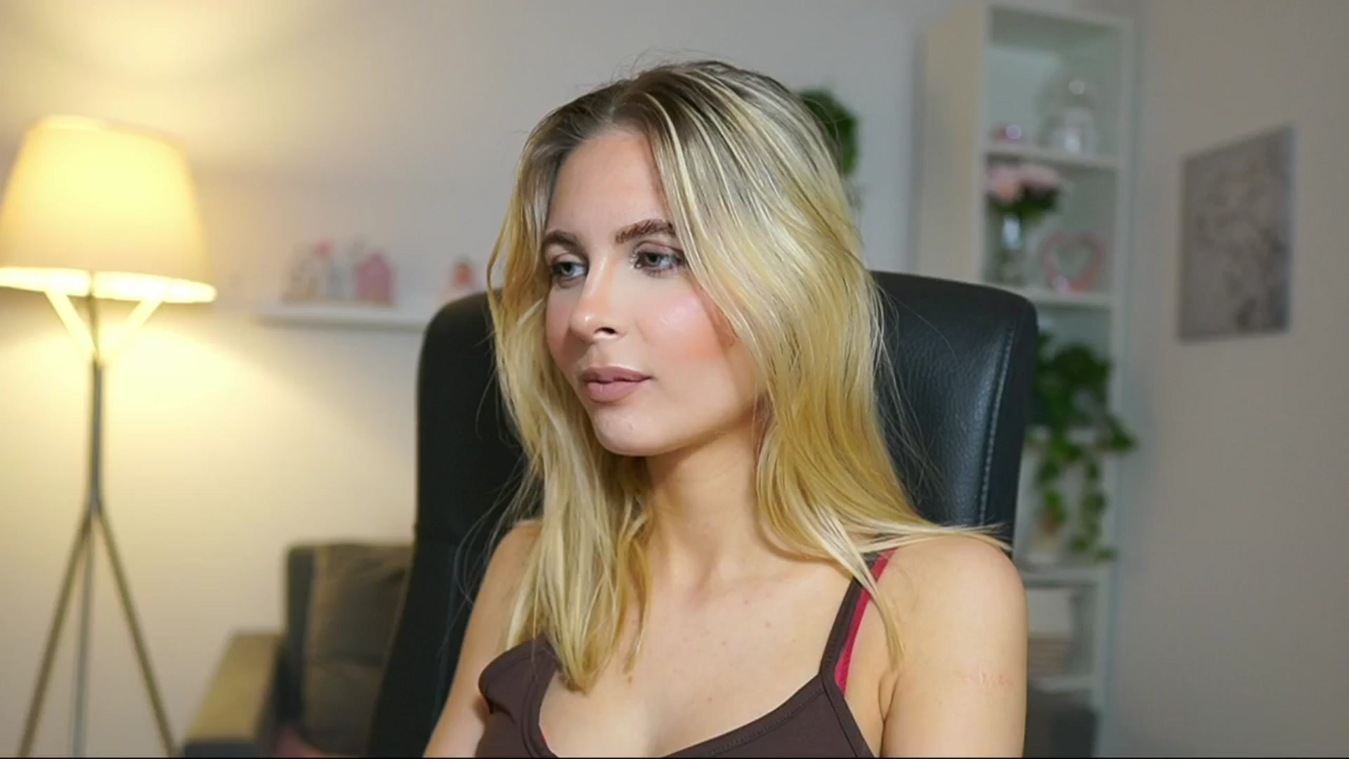 Gallery image thumbnail from Catecrago_'s myfreecams stream on, 04/26/2025, 08:39 image 8 of 20