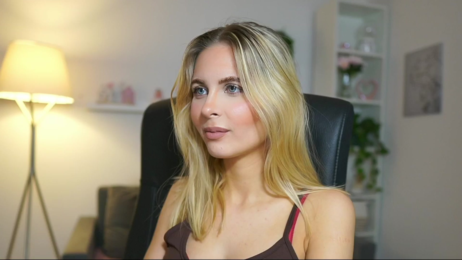 Gallery image thumbnail from Catecrago_'s myfreecams stream on, 04/26/2025, 08:39 image 9 of 20