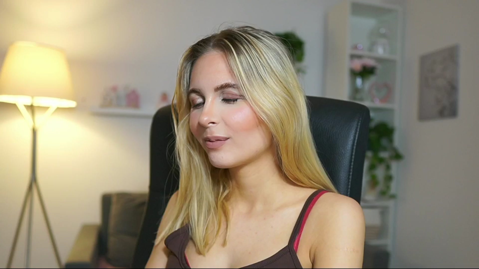 Gallery image thumbnail from Catecrago_'s myfreecams stream on, 04/26/2025, 08:39 image 17 of 20
