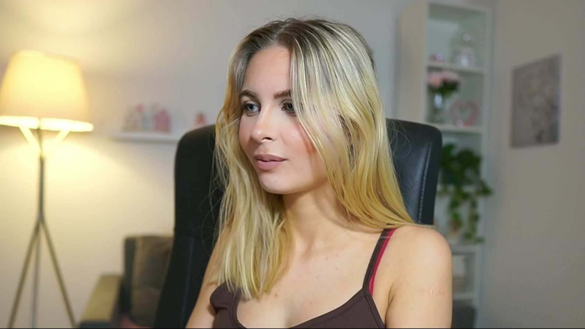 Gallery image thumbnail from Catecrago_'s myfreecams stream on, 04/26/2025, 08:39 image 1 of 20