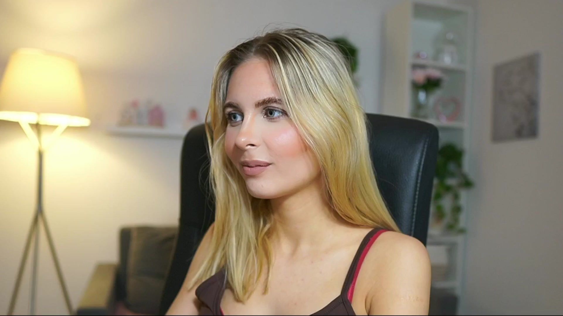 Gallery image thumbnail from Catecrago_'s myfreecams stream on, 04/26/2025, 08:39 image 19 of 20