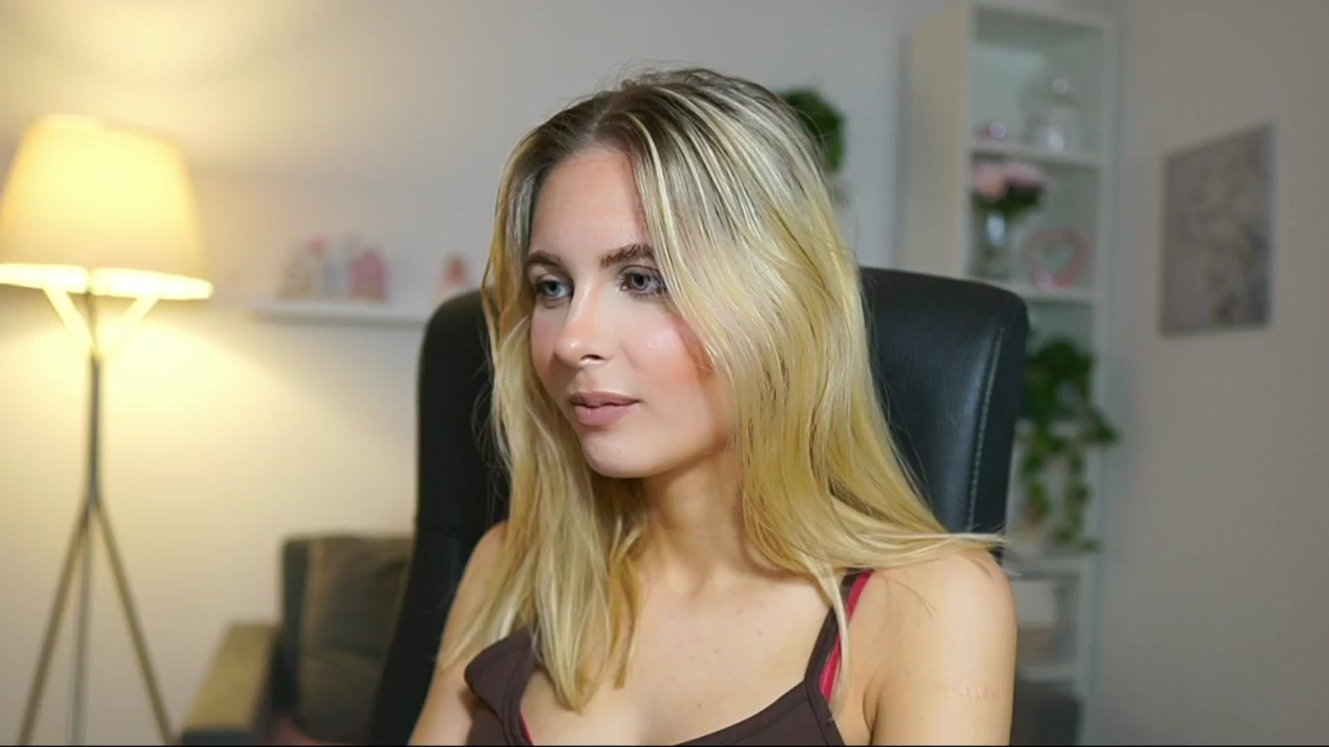 Gallery image thumbnail from Catecrago_'s myfreecams stream on, 04/26/2025, 08:39 image 15 of 20