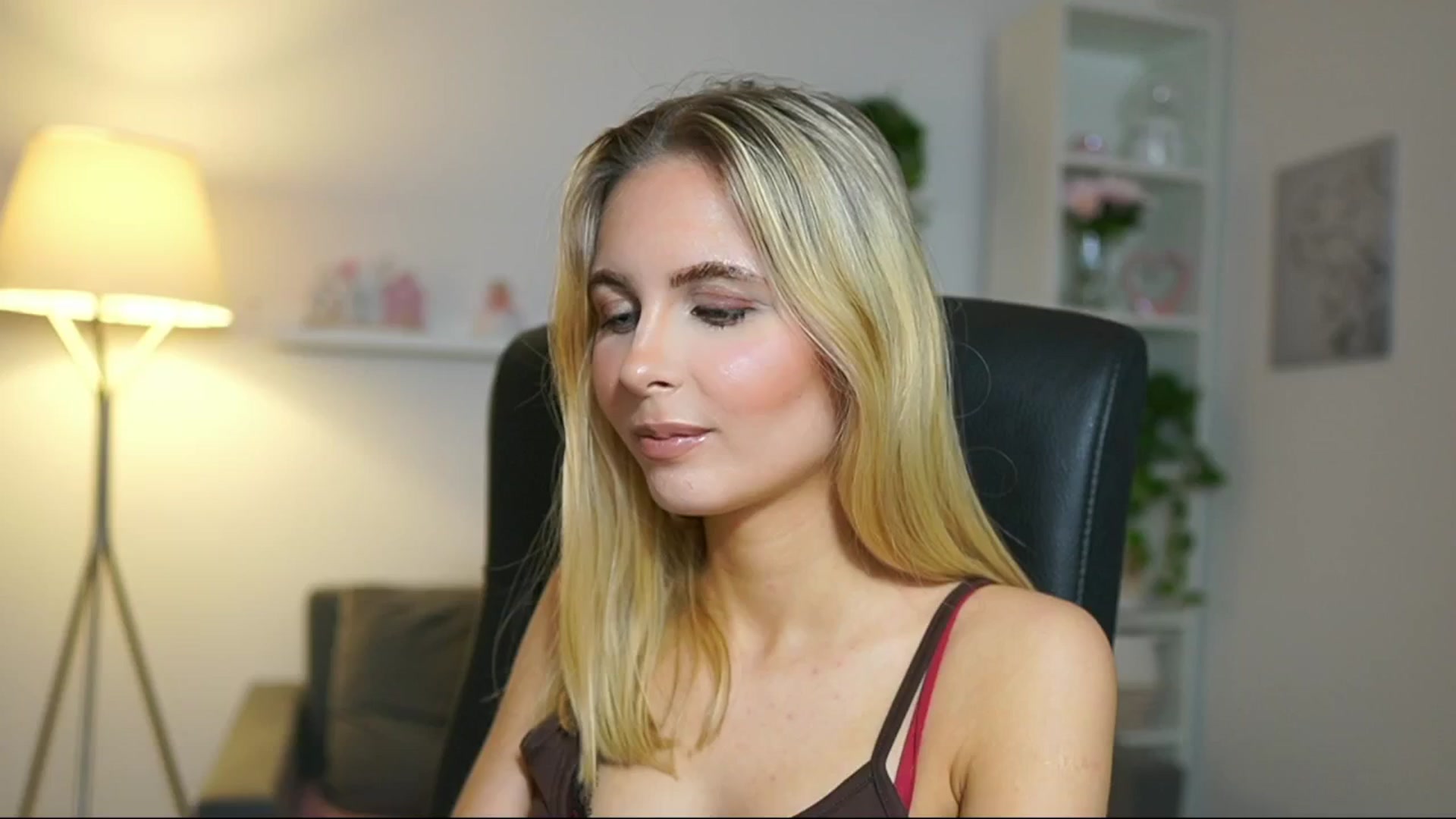 Gallery image thumbnail from Catecrago_'s myfreecams stream on, 04/26/2025, 12:03 image 15 of 20