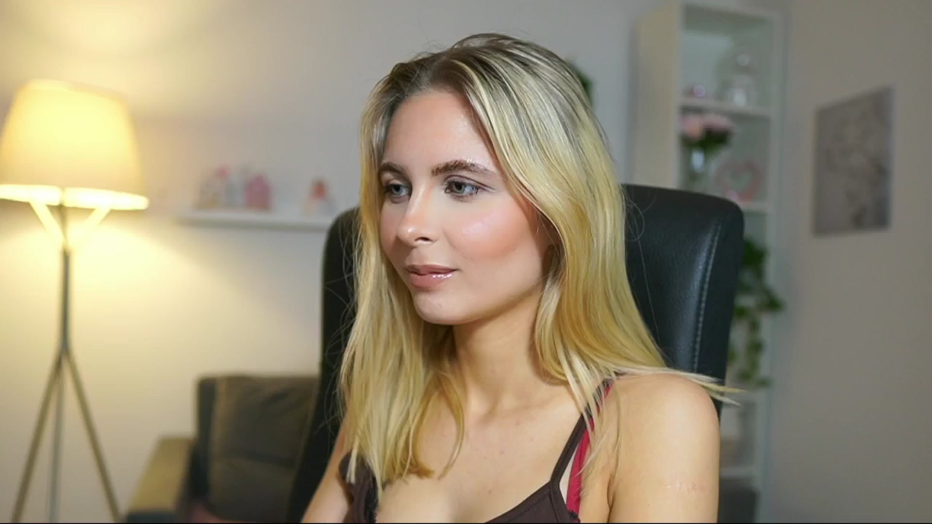 Gallery image thumbnail from Catecrago_'s myfreecams stream on, 04/26/2025, 12:03 image 3 of 20