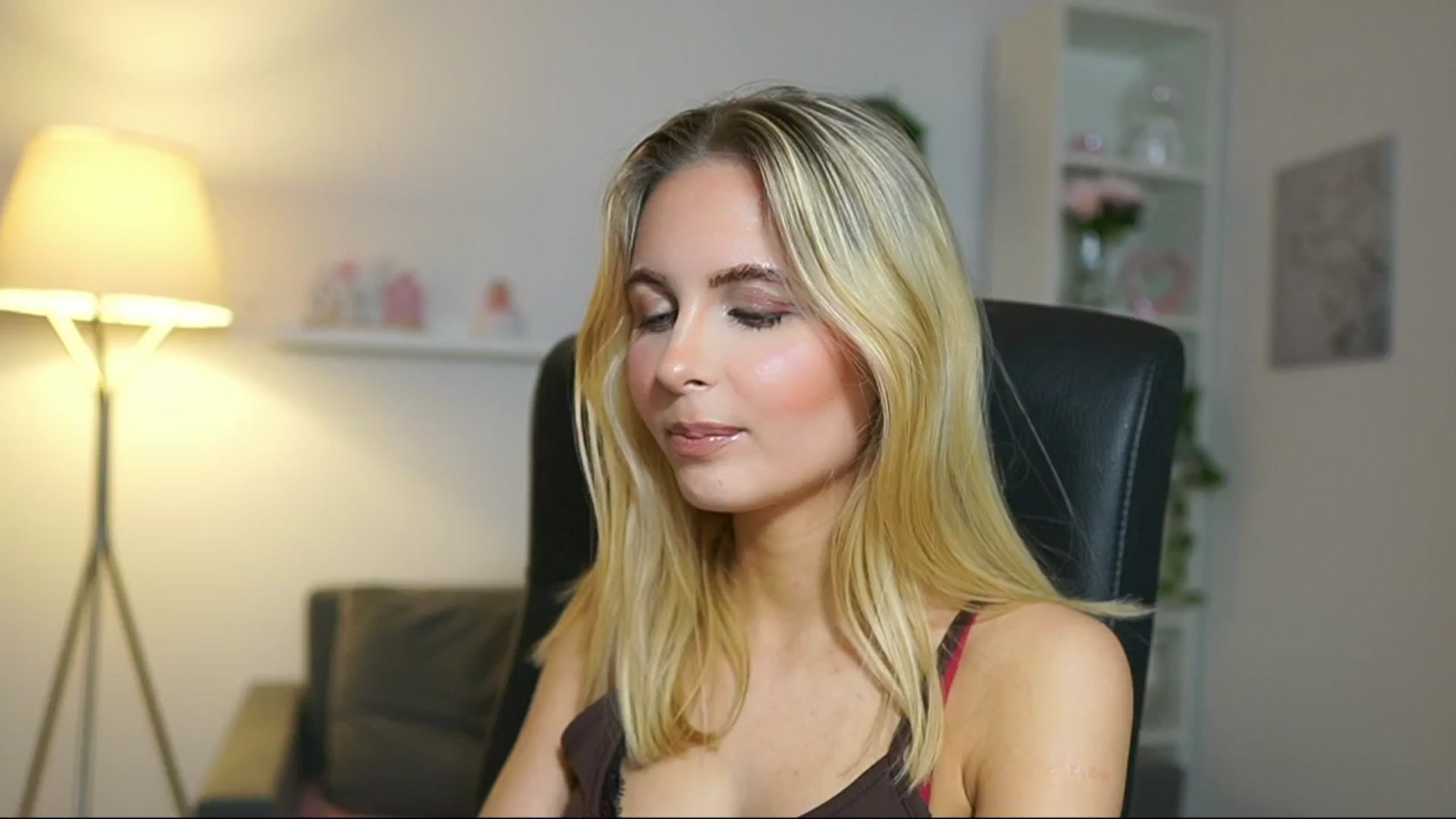 Gallery image thumbnail from Catecrago_'s myfreecams stream on, 04/26/2025, 12:03 image 10 of 20