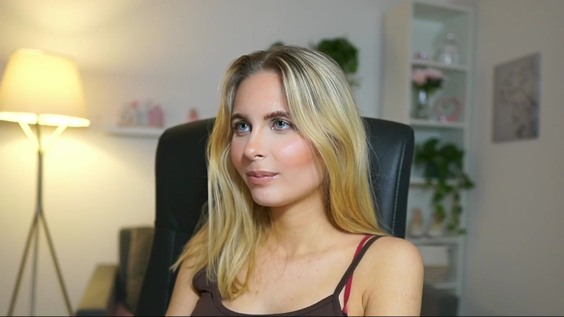 Gallery image thumbnail from Catecrago_'s myfreecams stream on, 04/26/2025, 12:03 image 20 of 20